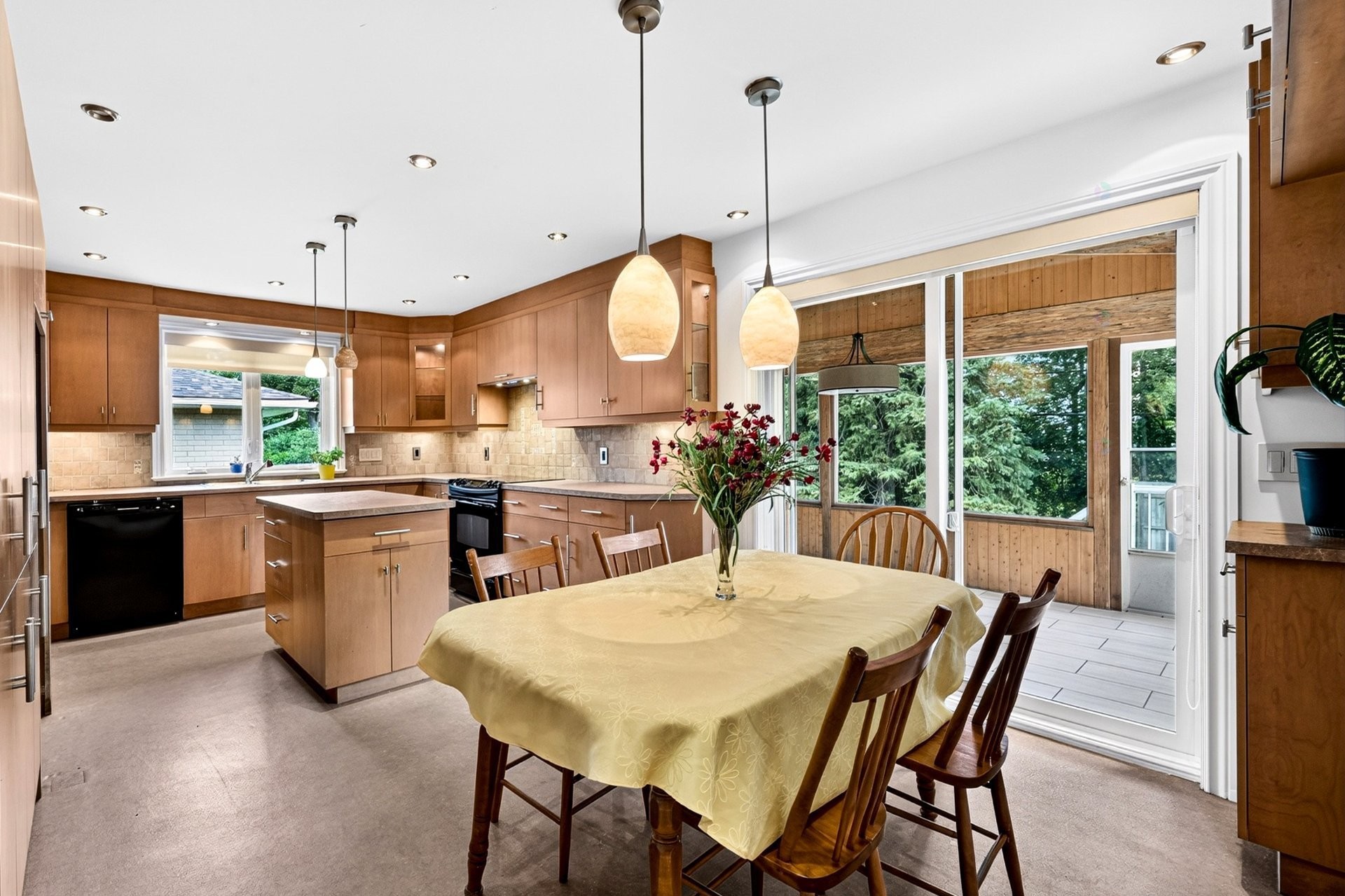 









10427


Rue Belmont

,
Montréal (Pierrefonds-Roxboro),




QC
H8Y2J1

