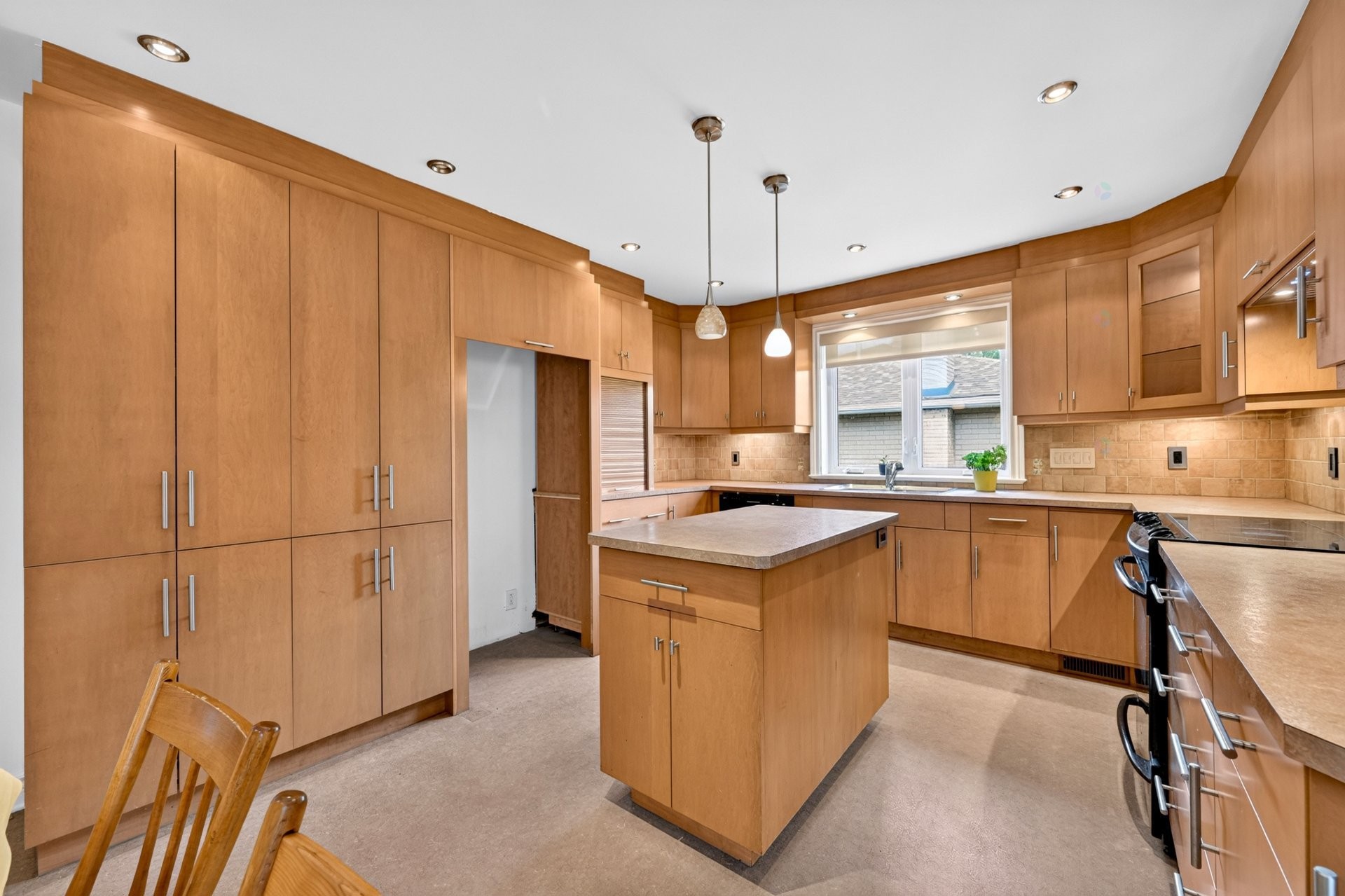 









10427


Rue Belmont

,
Montréal (Pierrefonds-Roxboro),




QC
H8Y2J1

