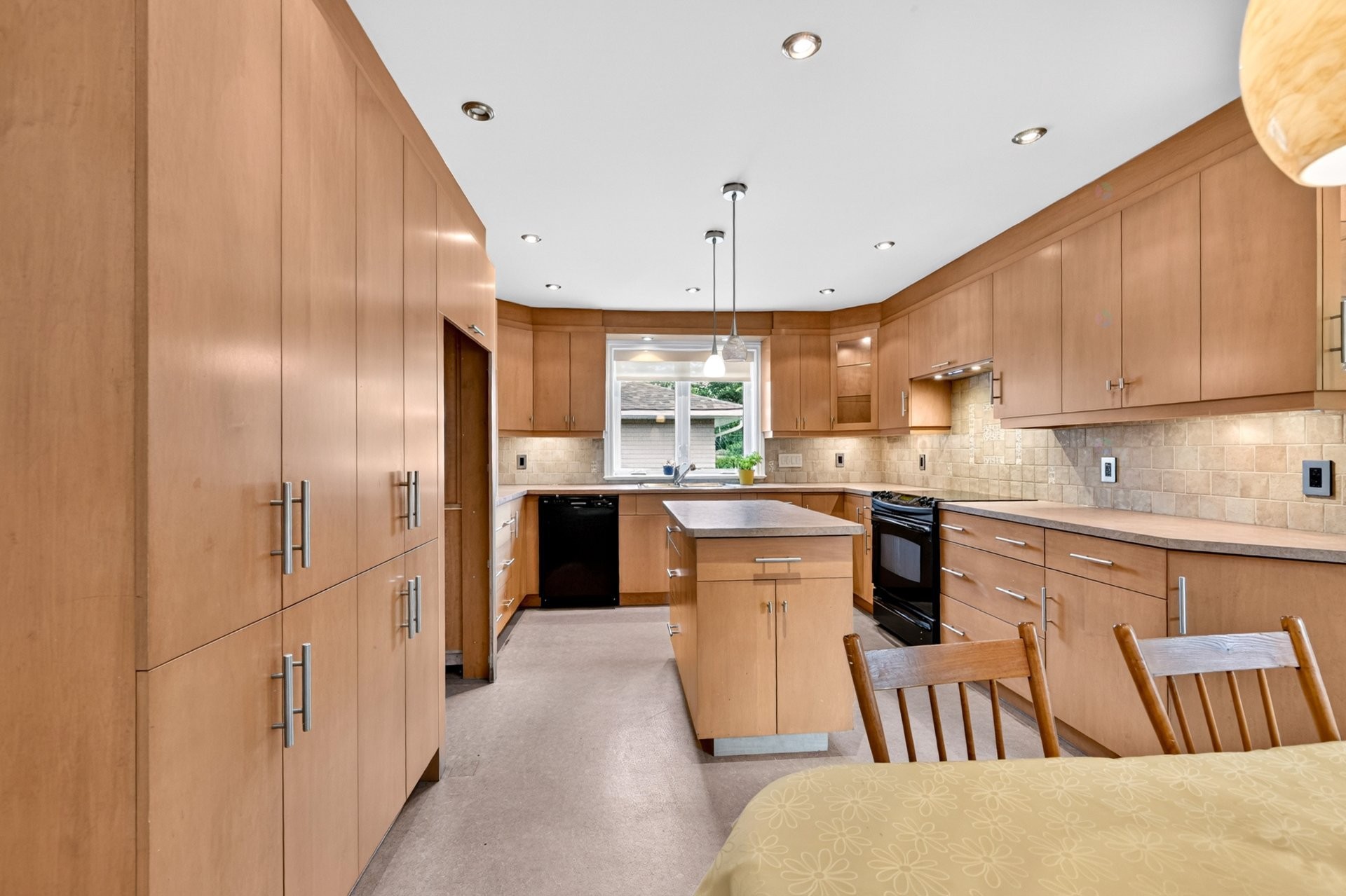 









10427


Rue Belmont

,
Montréal (Pierrefonds-Roxboro),




QC
H8Y2J1

