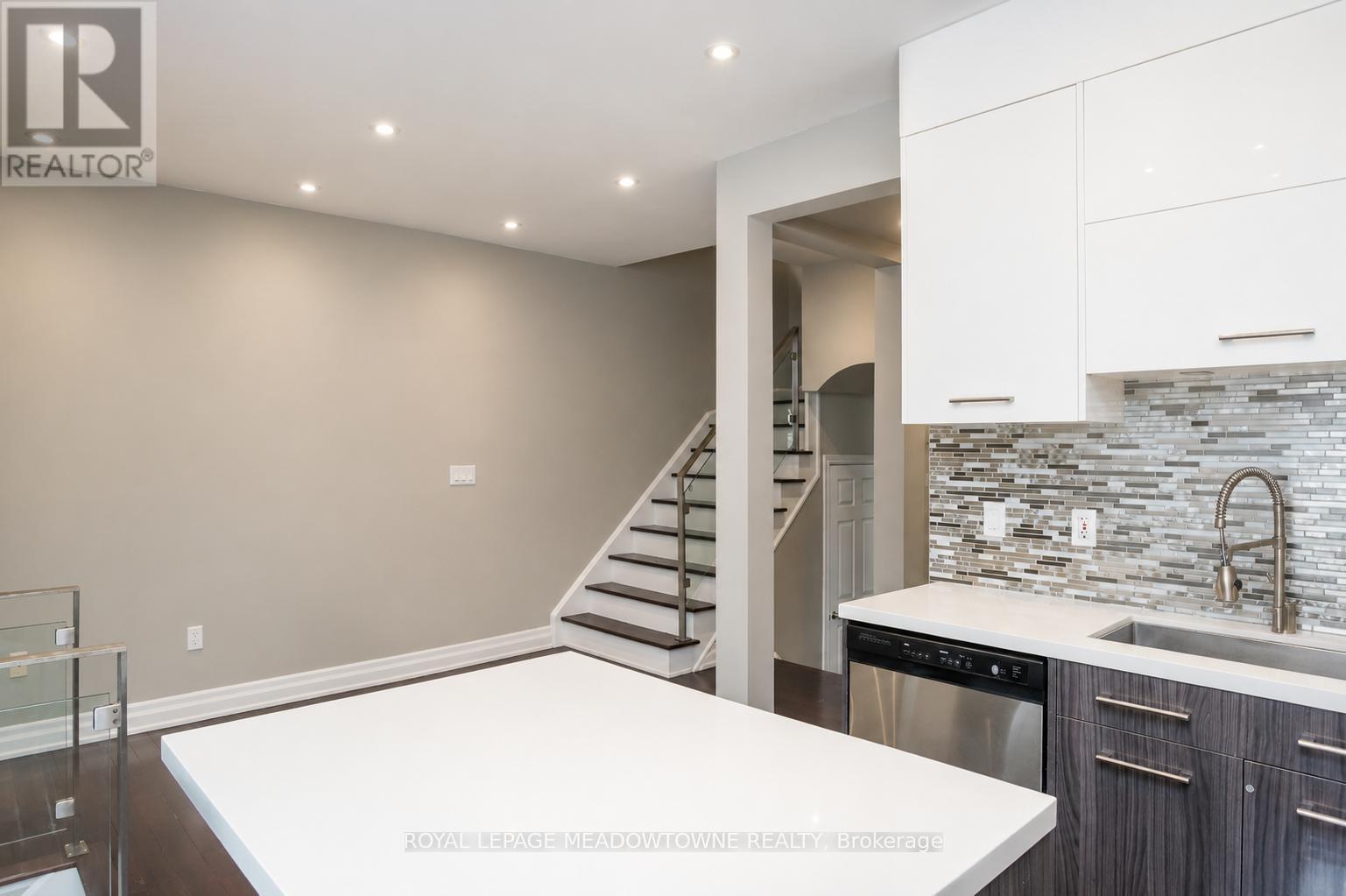 












3486 EGLINTON AVENUE W

,
Mississauga,




Ontario
L5M7P4

