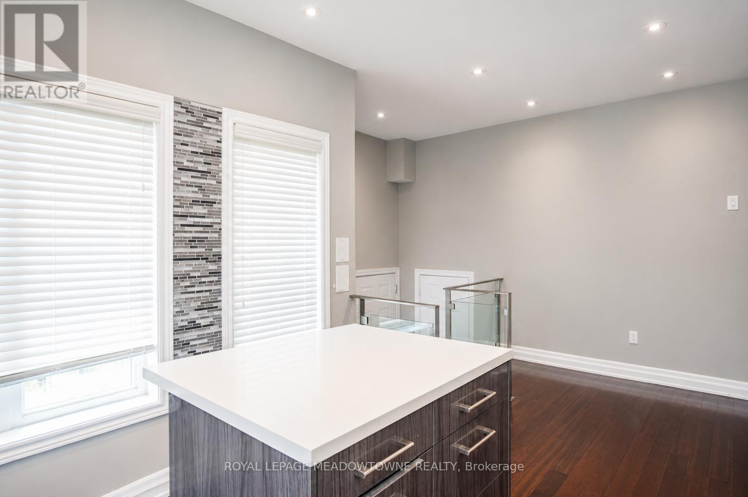 












3486 EGLINTON AVENUE W

,
Mississauga,




Ontario
L5M7P4

