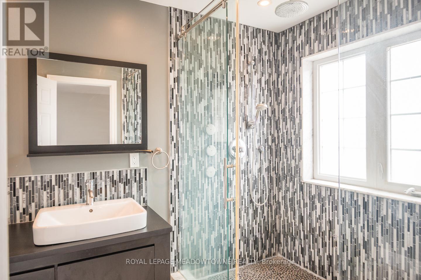 












3486 EGLINTON AVENUE W

,
Mississauga,




Ontario
L5M7P4

