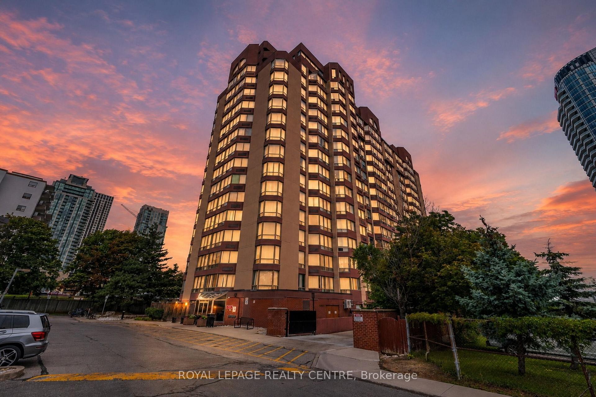 









25


Fairview

Road West, 807,
Mississauga,




ON
L5B 3Y8

