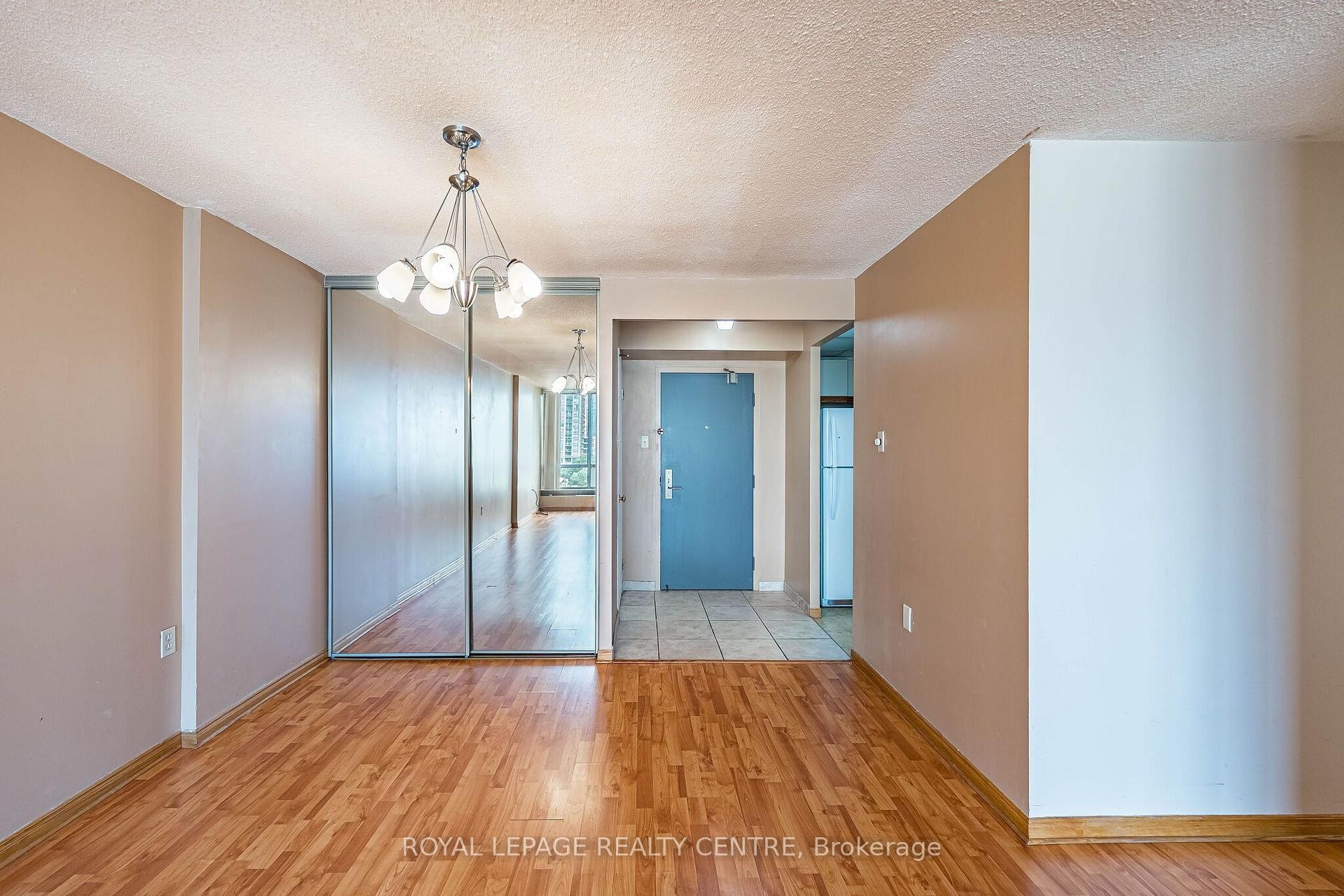 









25


Fairview

Road West, 807,
Mississauga,




ON
L5B 3Y8

