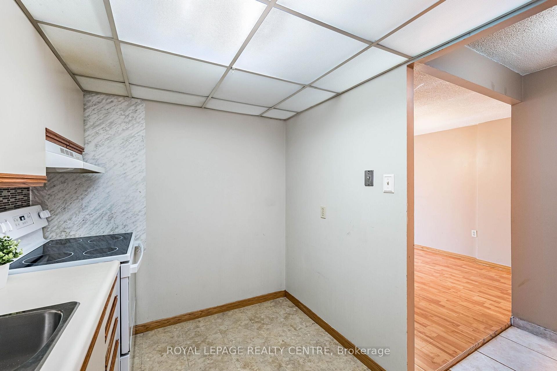 









25


Fairview

Road West, 807,
Mississauga,




ON
L5B 3Y8

