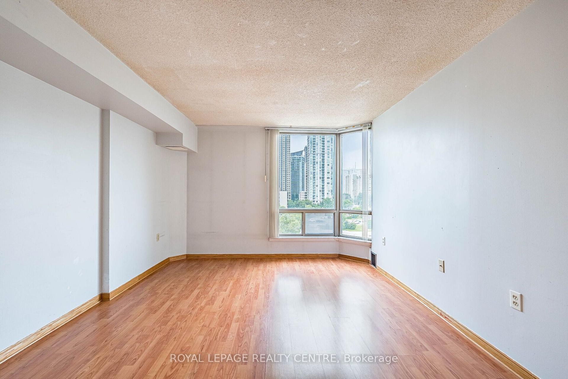 









25


Fairview

Road West, 807,
Mississauga,




ON
L5B 3Y8

