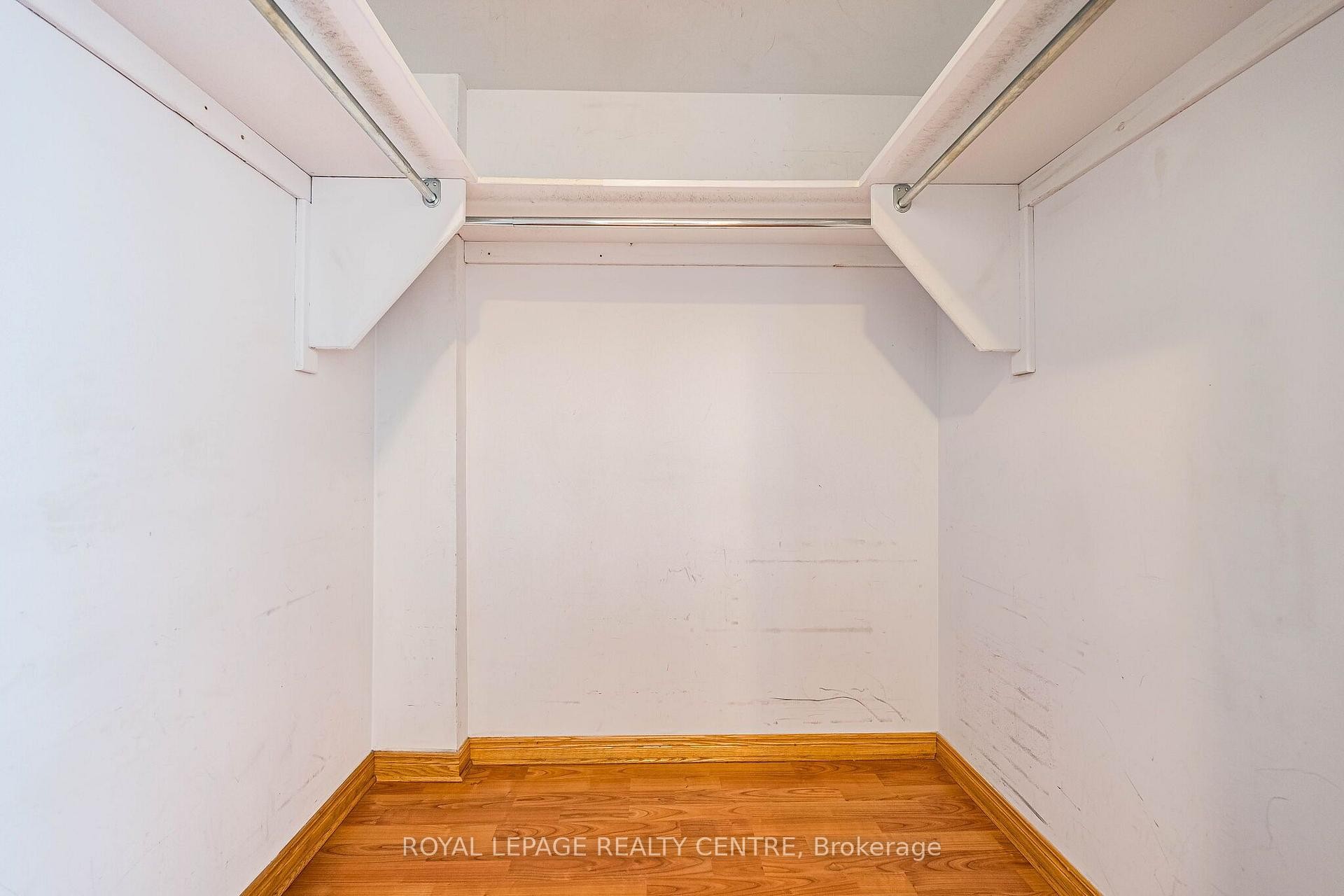 









25


Fairview

Road West, 807,
Mississauga,




ON
L5B 3Y8

