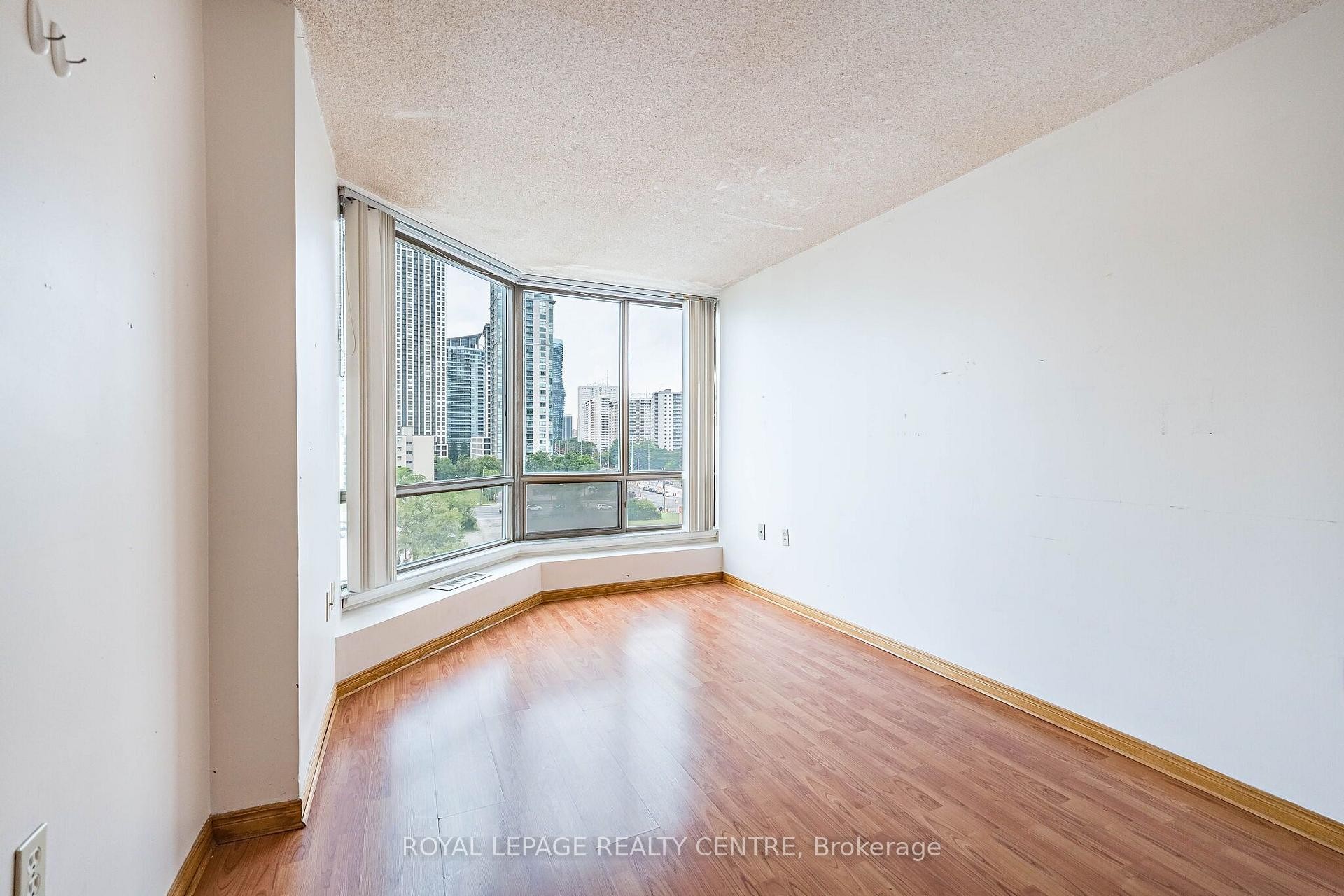 









25


Fairview

Road West, 807,
Mississauga,




ON
L5B 3Y8


