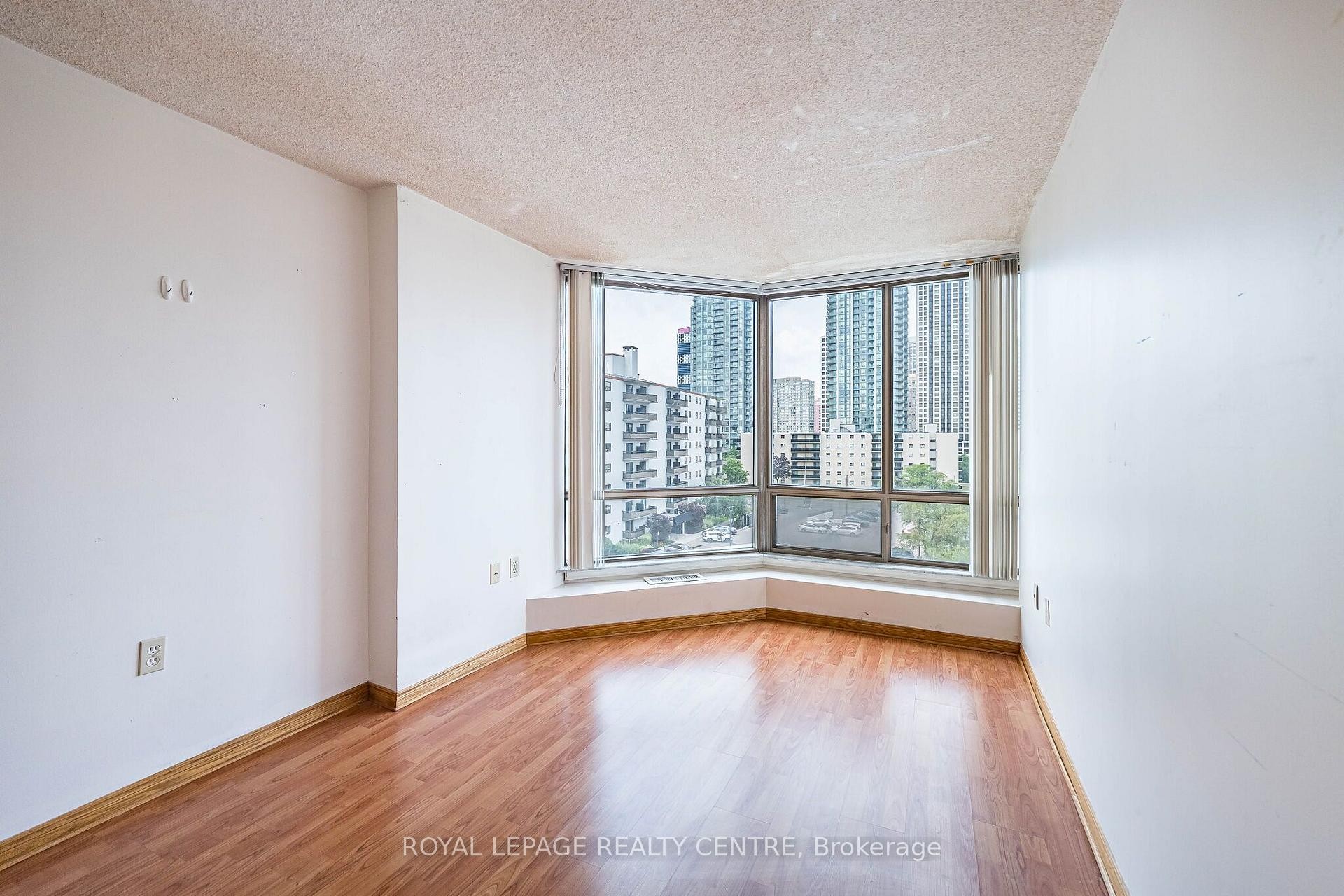 









25


Fairview

Road West, 807,
Mississauga,




ON
L5B 3Y8

