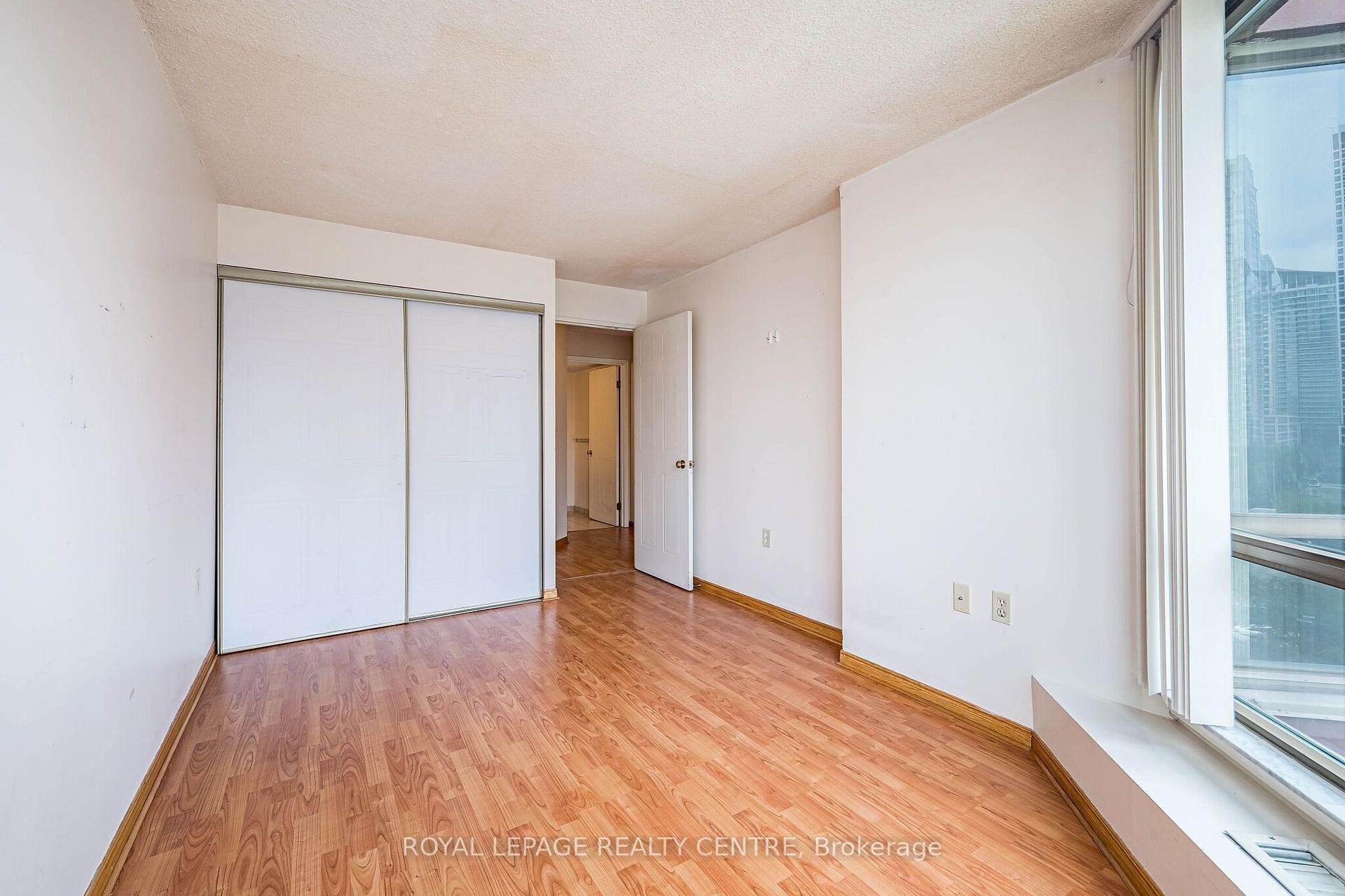 









25


Fairview

Road West, 807,
Mississauga,




ON
L5B 3Y8

