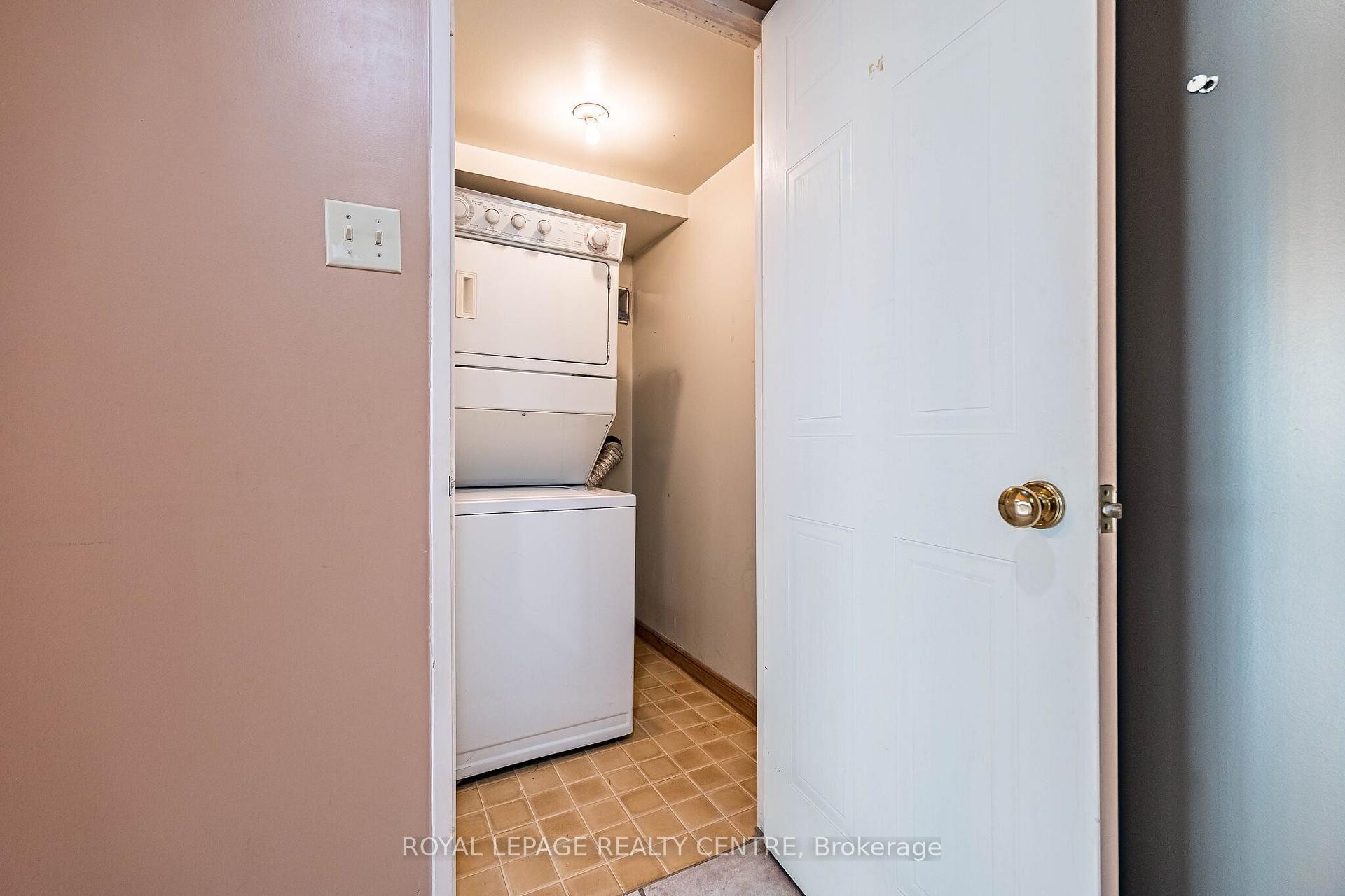 









25


Fairview

Road West, 807,
Mississauga,




ON
L5B 3Y8

