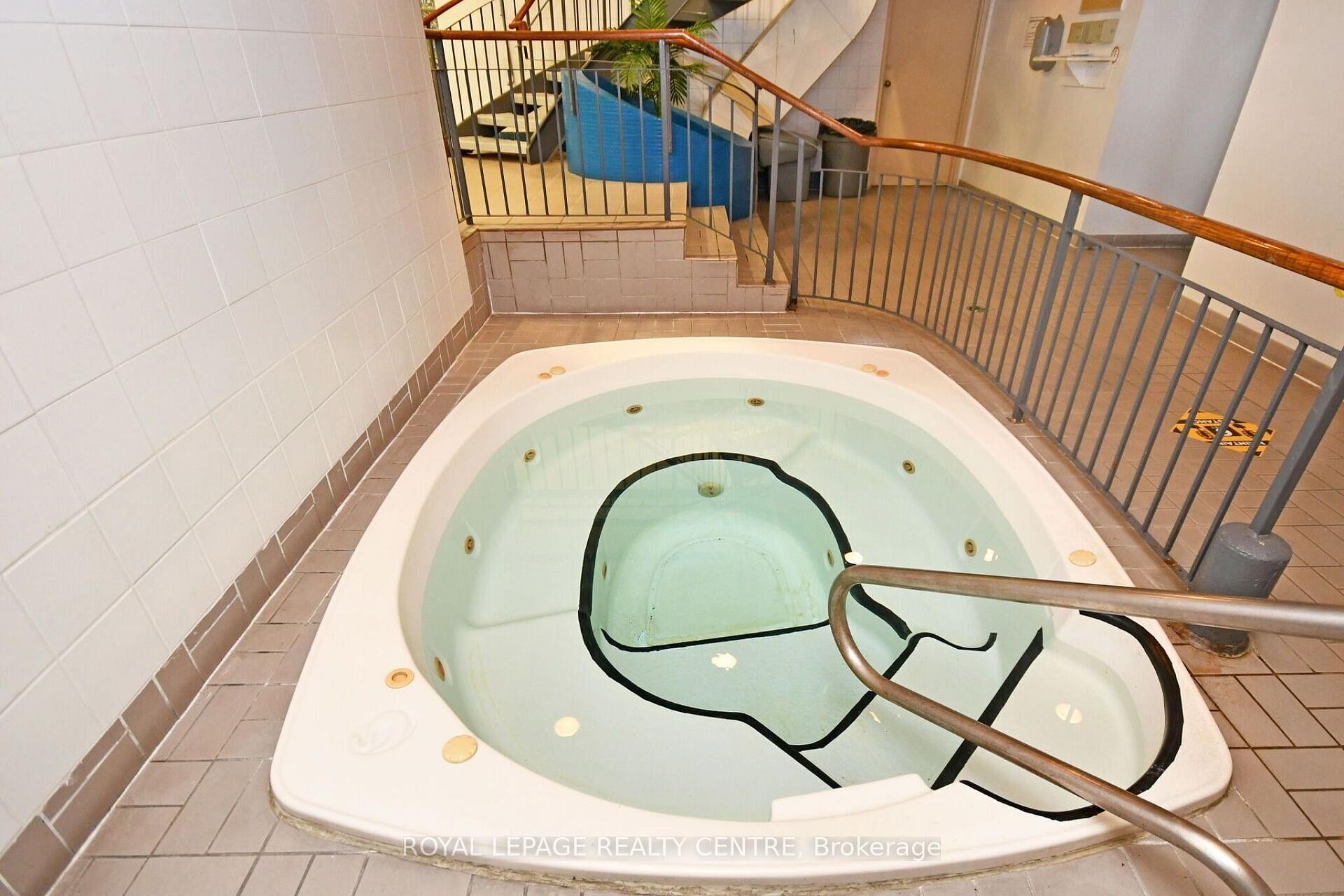 









25


Fairview

Road West, 807,
Mississauga,




ON
L5B 3Y8

