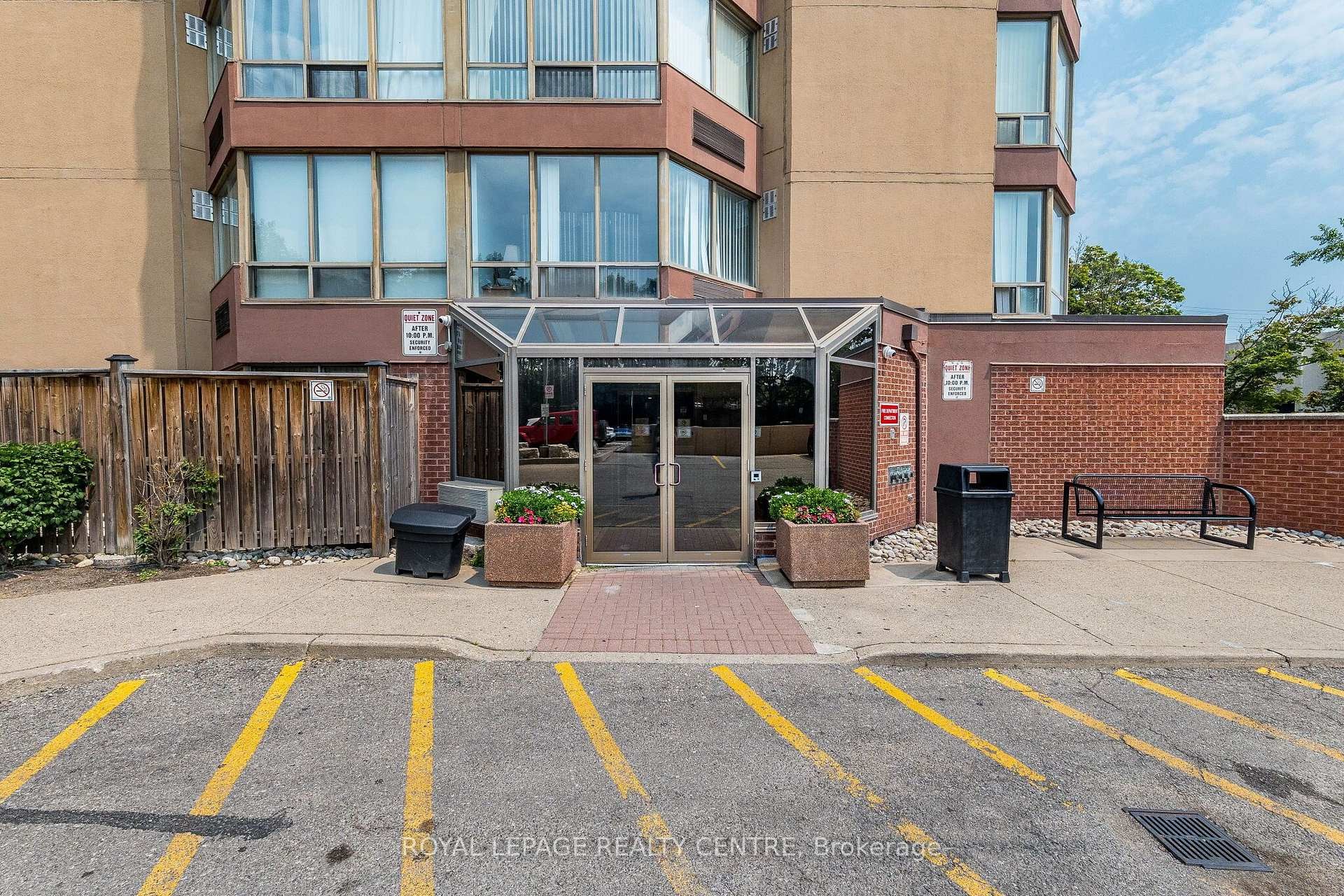 









25


Fairview

Road West, 807,
Mississauga,




ON
L5B 3Y8


