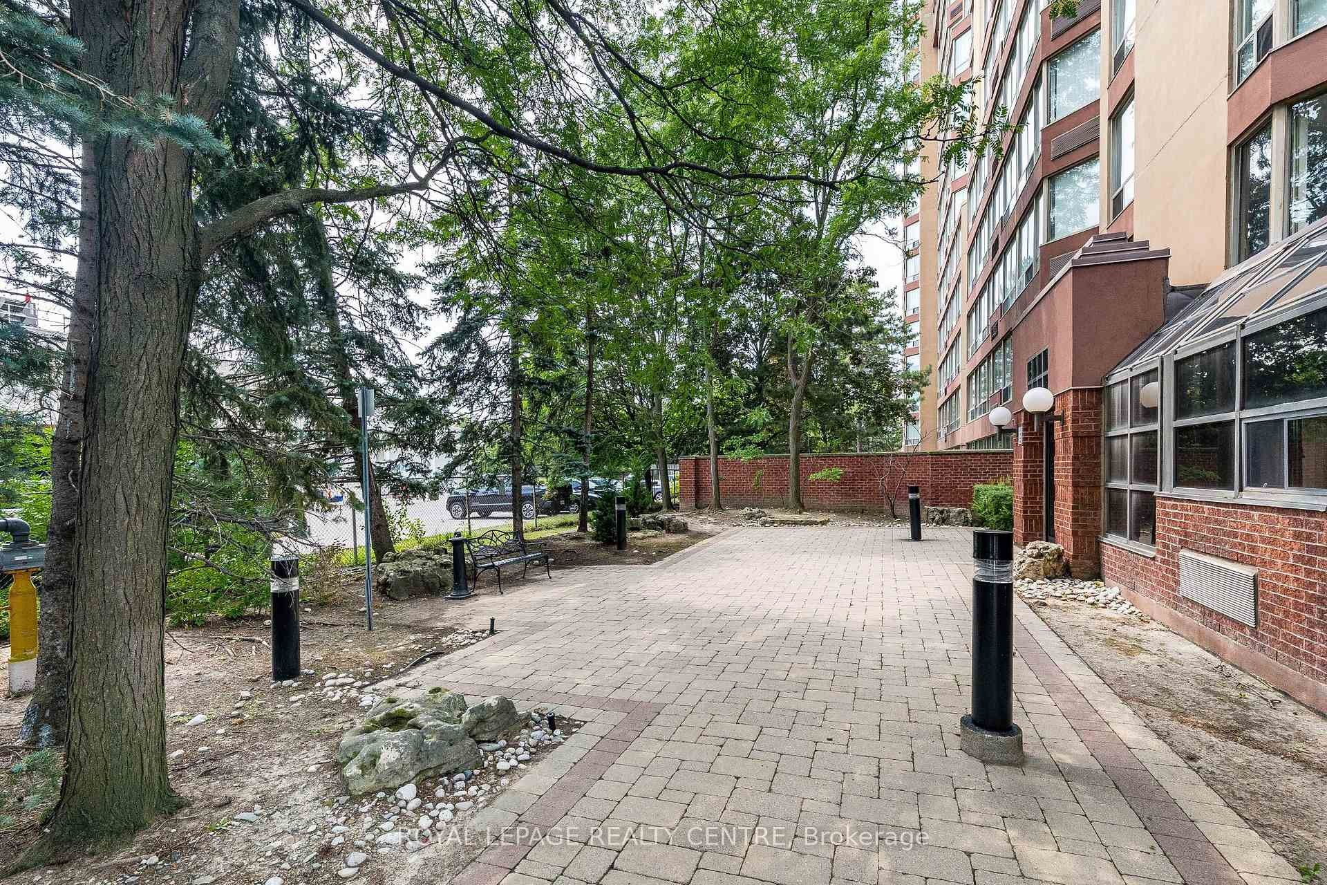 









25


Fairview

Road West, 807,
Mississauga,




ON
L5B 3Y8

