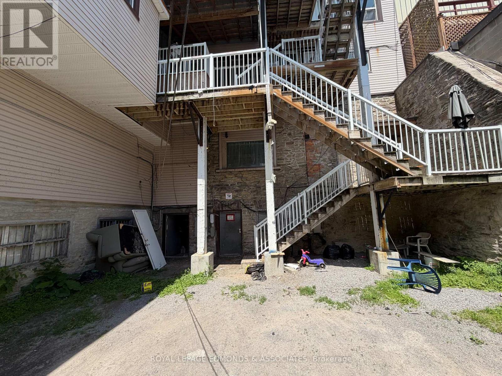 












87-93 KING STREET W

,
Brockville,




Ontario
K6V3R1


