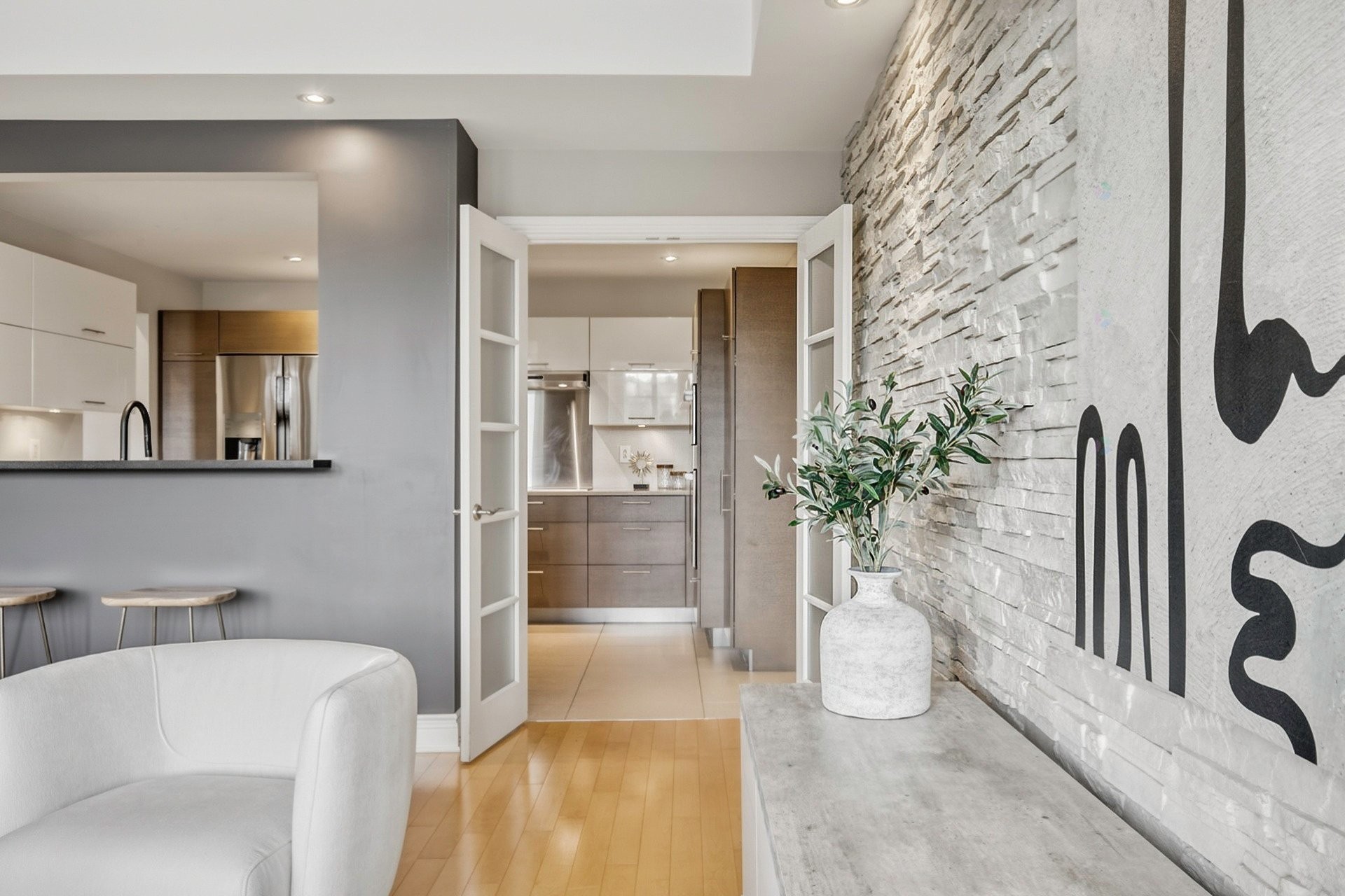 









303


Boul. Clairevue E.

, 2105,
Saint-Bruno-de-Montarville,




QC
J3V0B2

