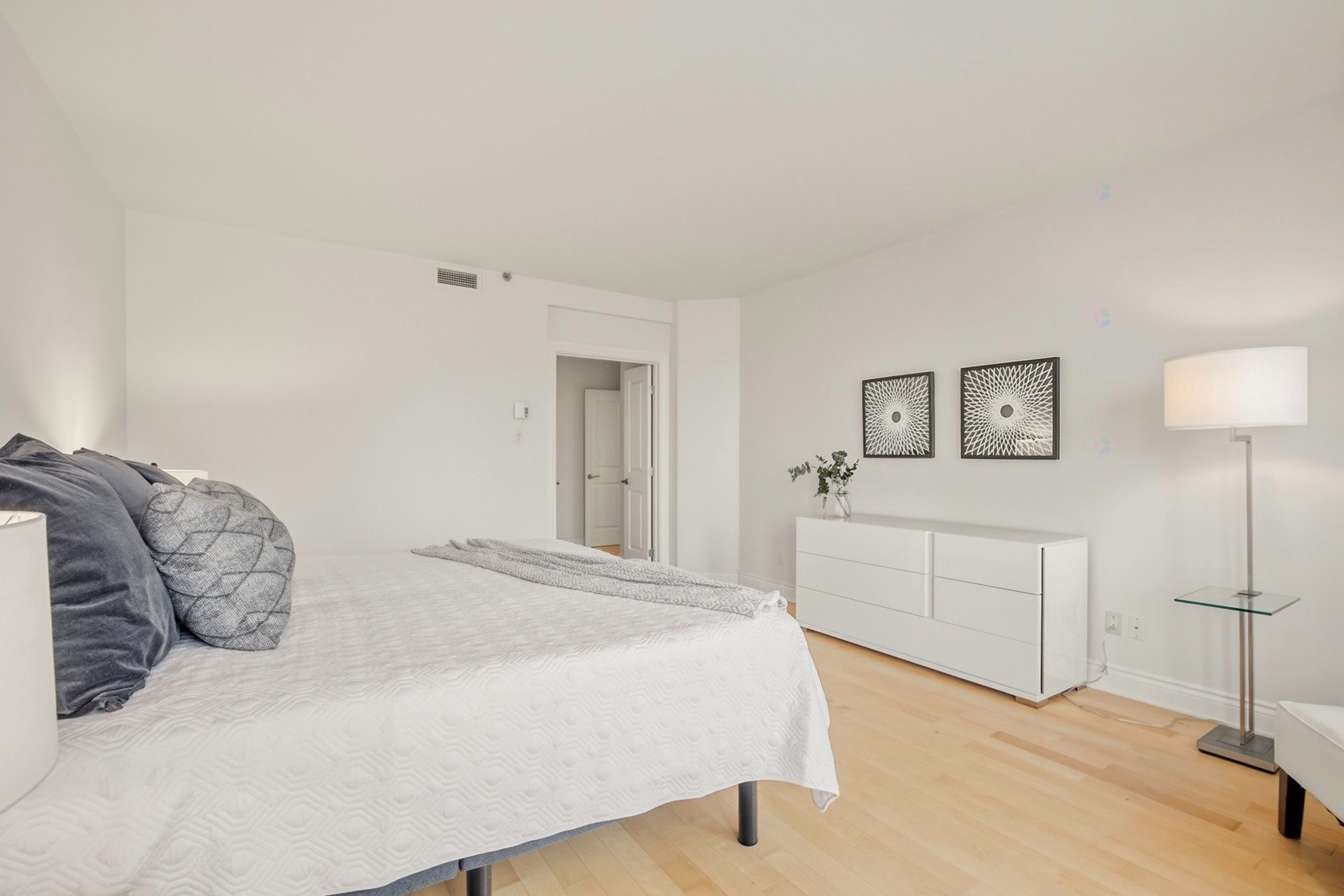 









303


Boul. Clairevue E.

, 2105,
Saint-Bruno-de-Montarville,




QC
J3V0B2

