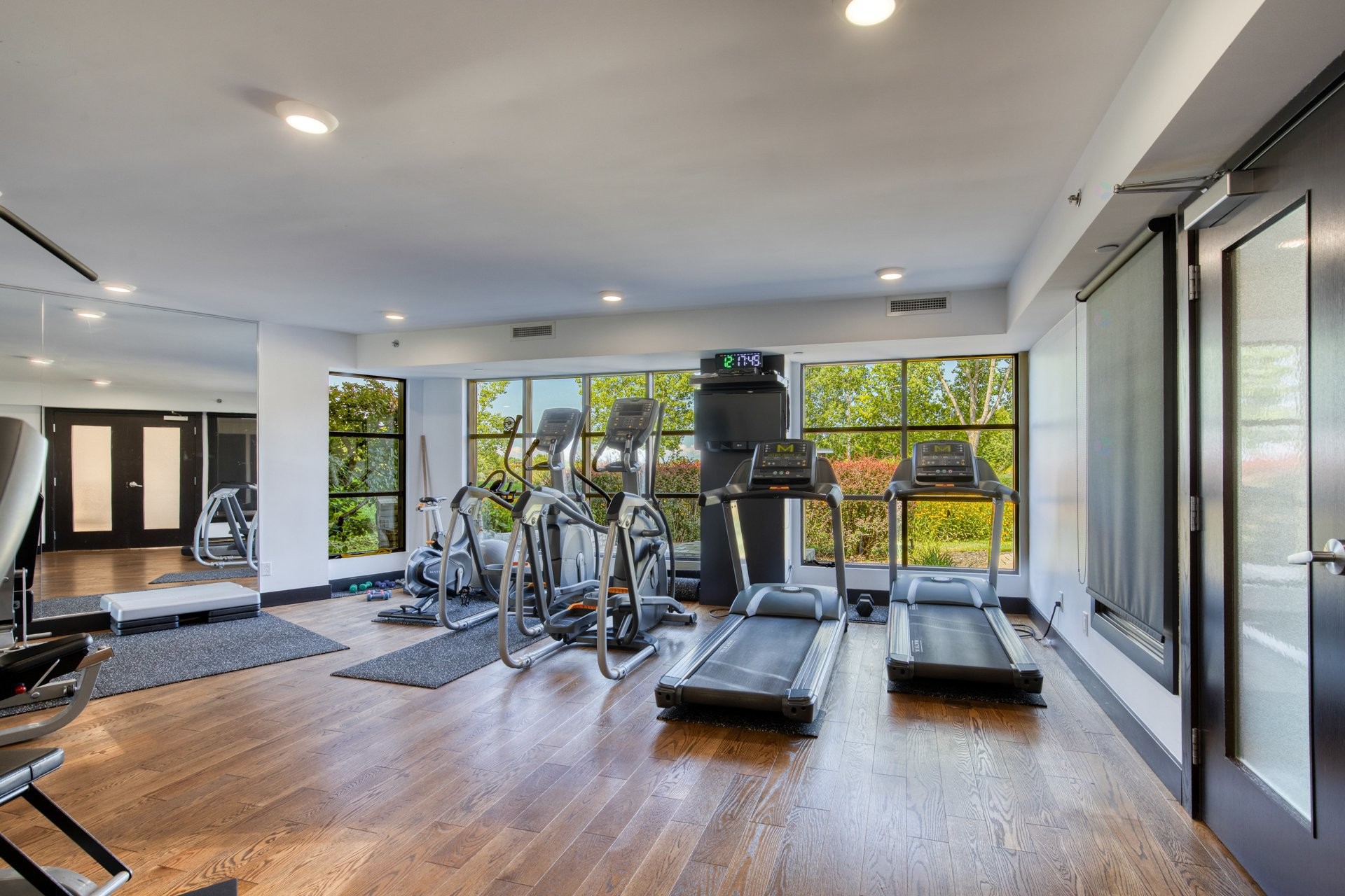 









303


Boul. Clairevue E.

, 2105,
Saint-Bruno-de-Montarville,




QC
J3V0B2

