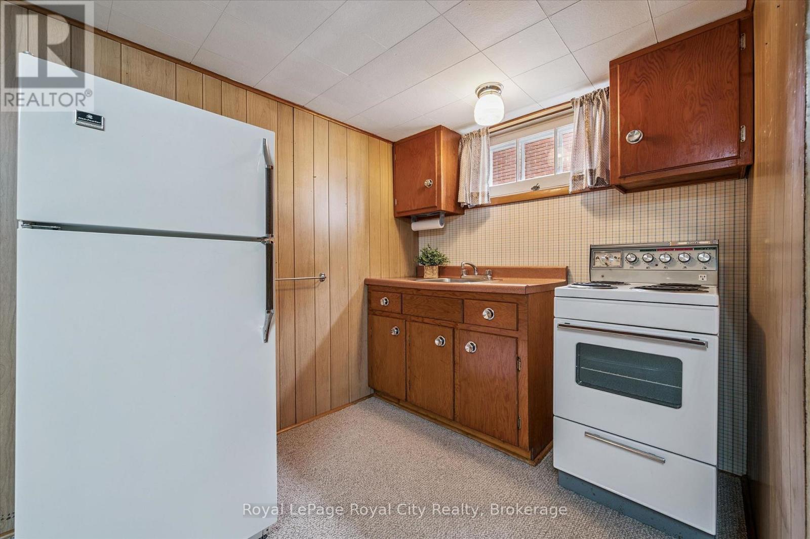 












10 PAUL AVENUE

,
Guelph (General Hospital),




Ontario
N1E1S2

