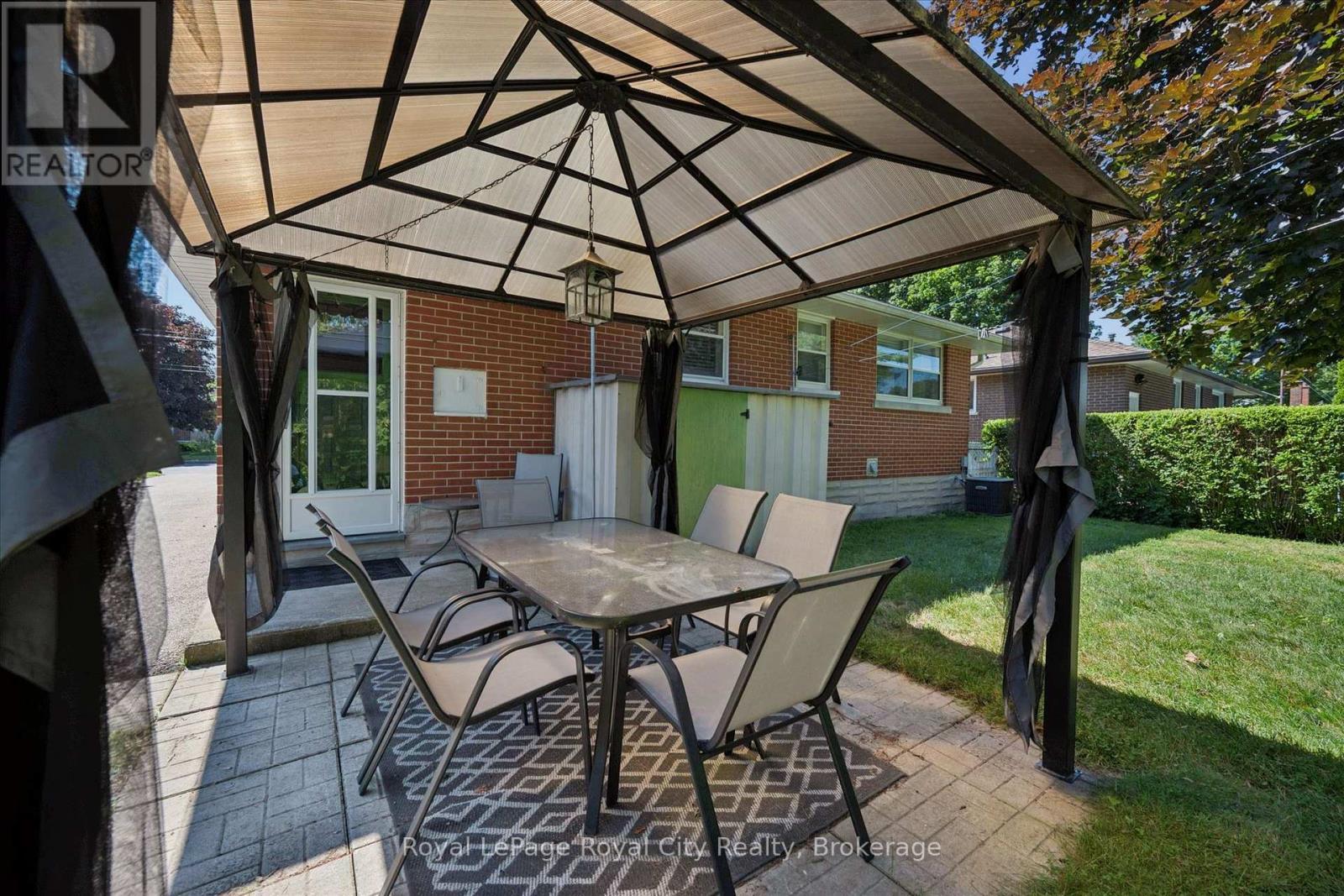 












10 PAUL AVENUE

,
Guelph (General Hospital),




Ontario
N1E1S2

