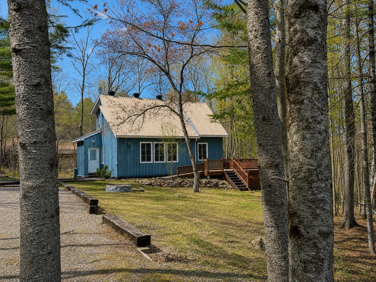 









1480


Rue Vigneault

,
Prévost,




QC
J0R1B0


