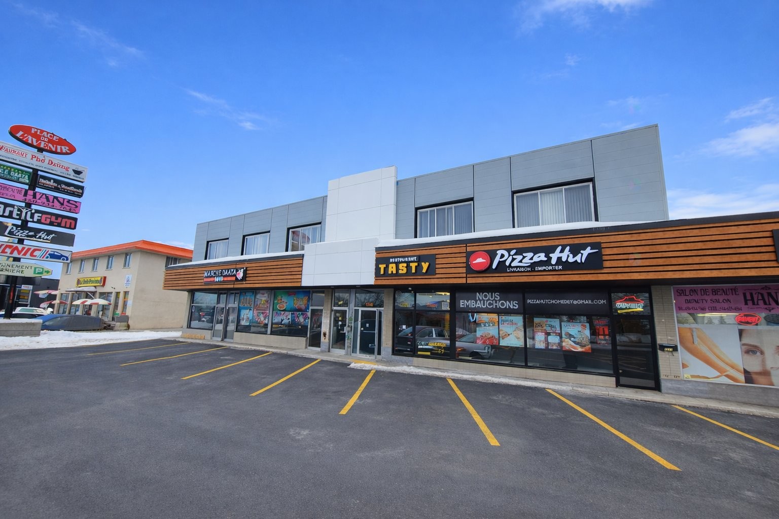 









1280


Boul. Curé-Labelle

,
Laval (Chomedey),




QC
H7V2W1

