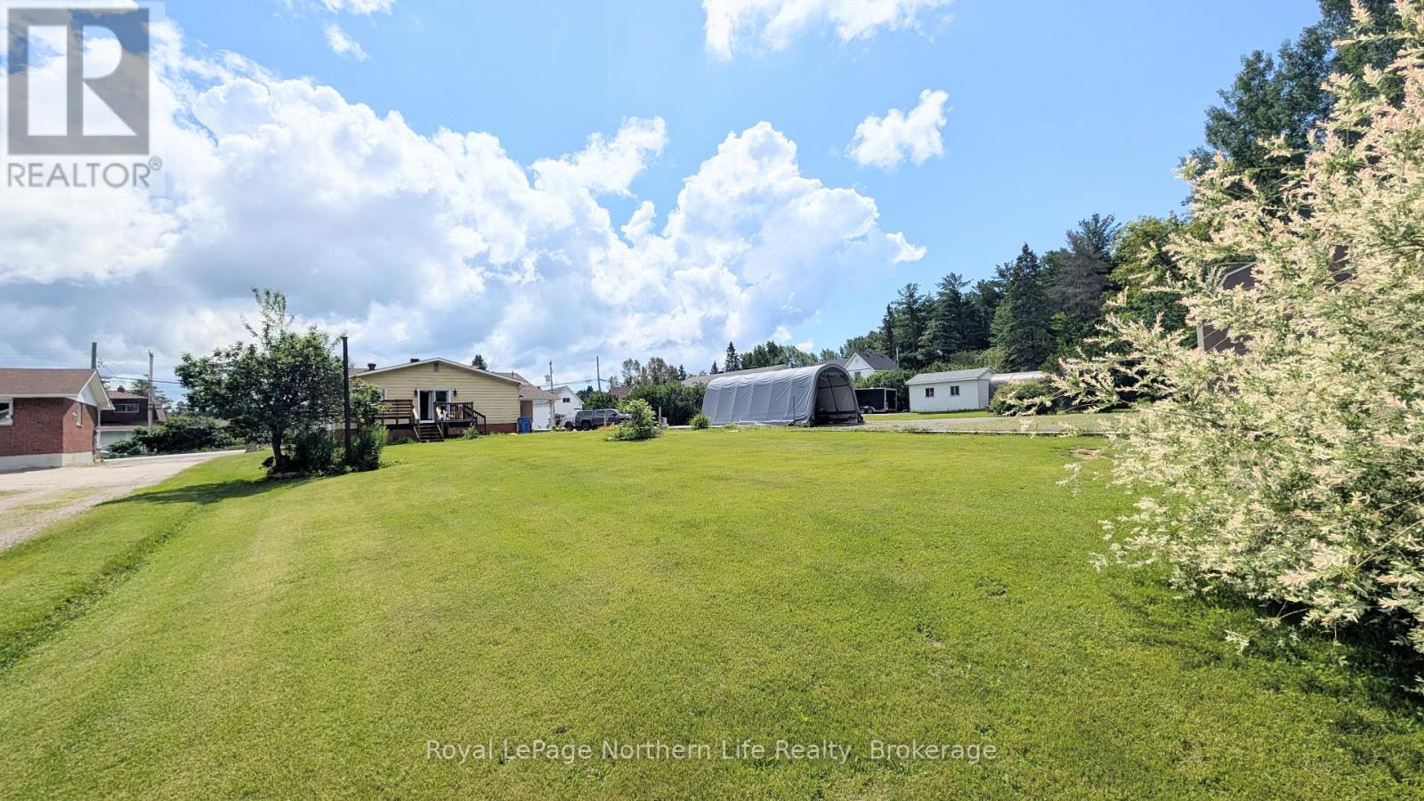 












289 DOVERCOURT ROAD

,
West Nipissing (Sturgeon Falls),




Ontario
P2B3J2

