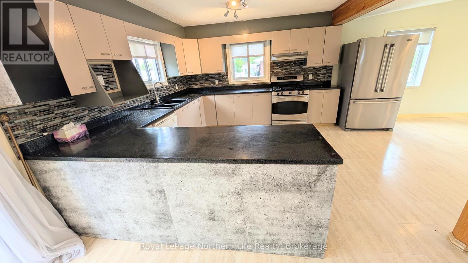 












289 DOVERCOURT ROAD

,
West Nipissing (Sturgeon Falls),




Ontario
P2B3J2

