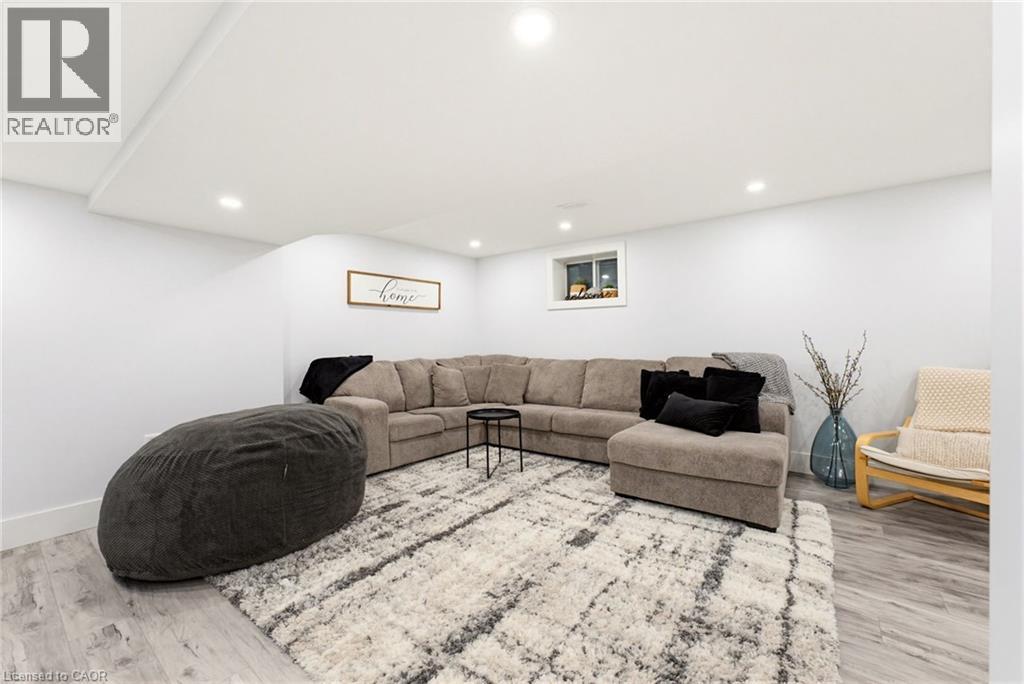 












31 WETLAND Way

,
Kitchener,




Ontario
N2P0C2

