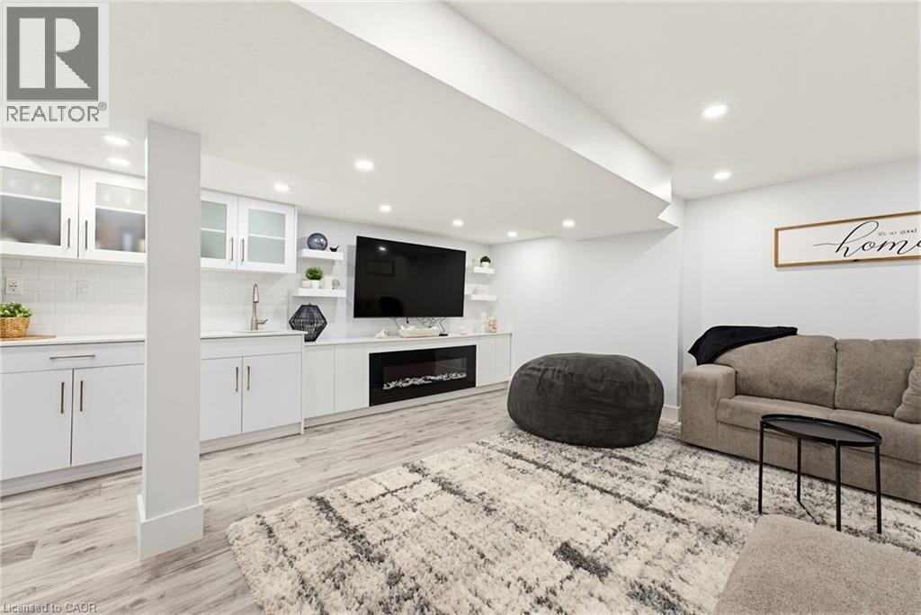 












31 WETLAND Way

,
Kitchener,




Ontario
N2P0C2

