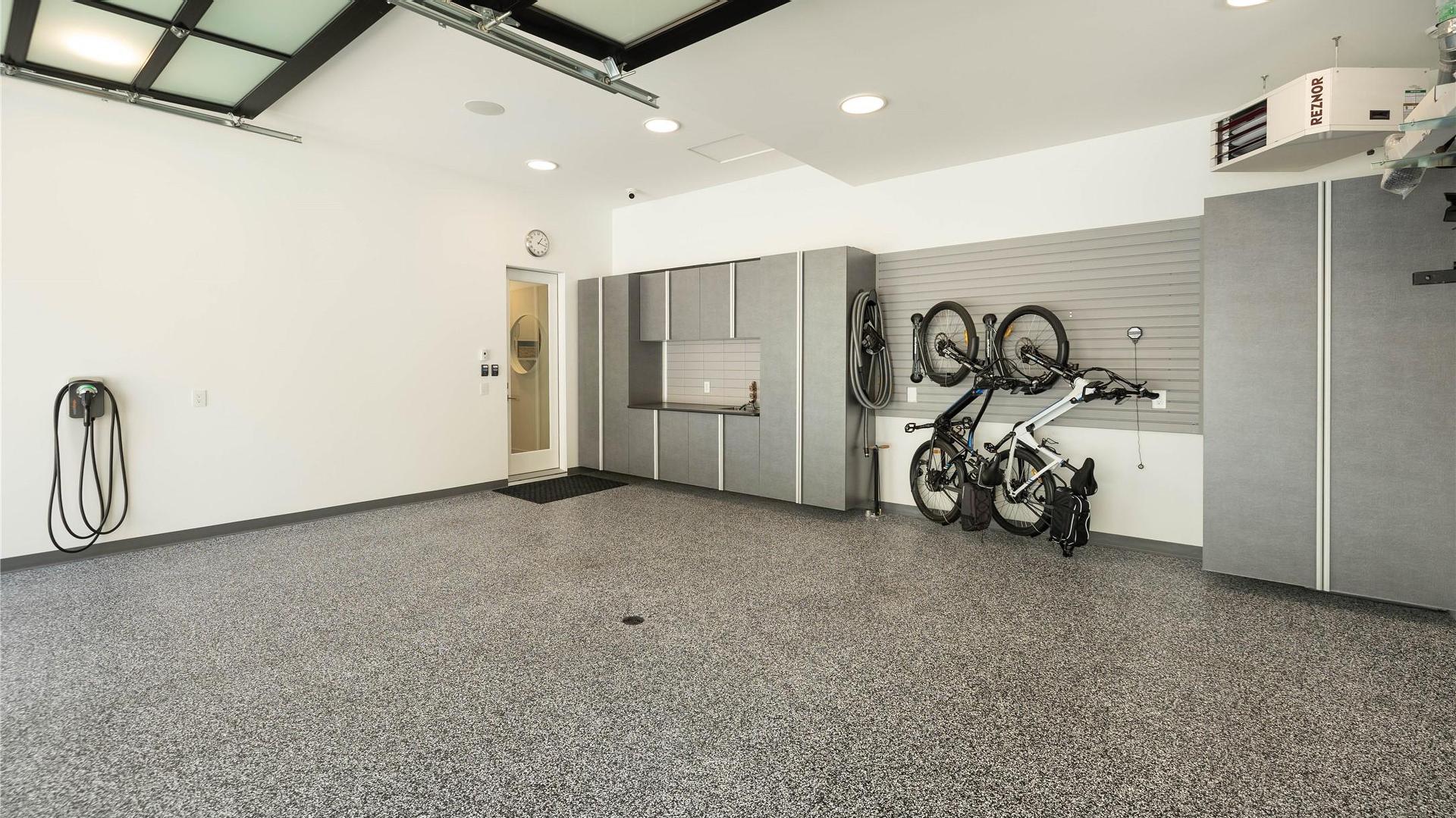 









602


Clifton

Court,
Kelowna,




BC
V1V 0B7

