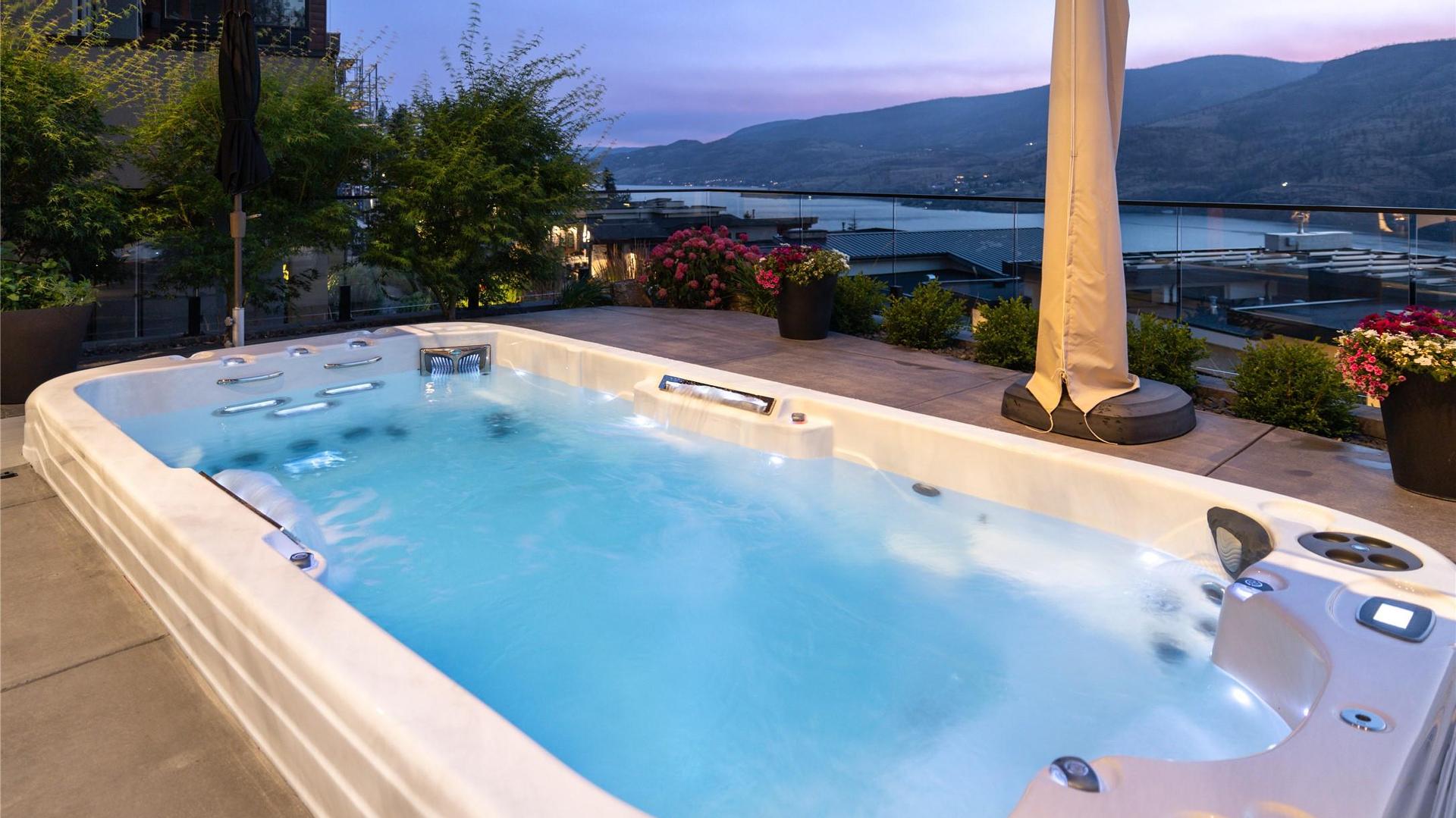 









602


Clifton

Court,
Kelowna,




BC
V1V 0B7

