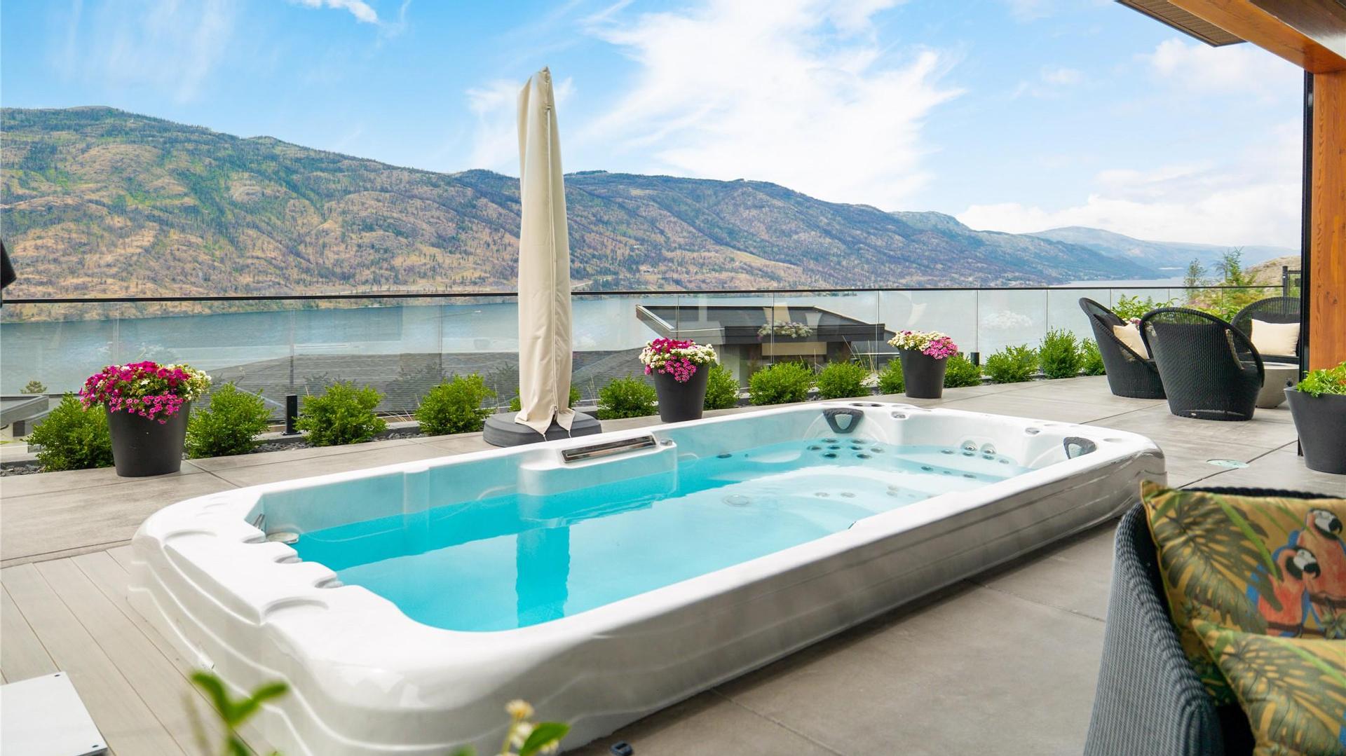 









602


Clifton

Court,
Kelowna,




BC
V1V 0B7

