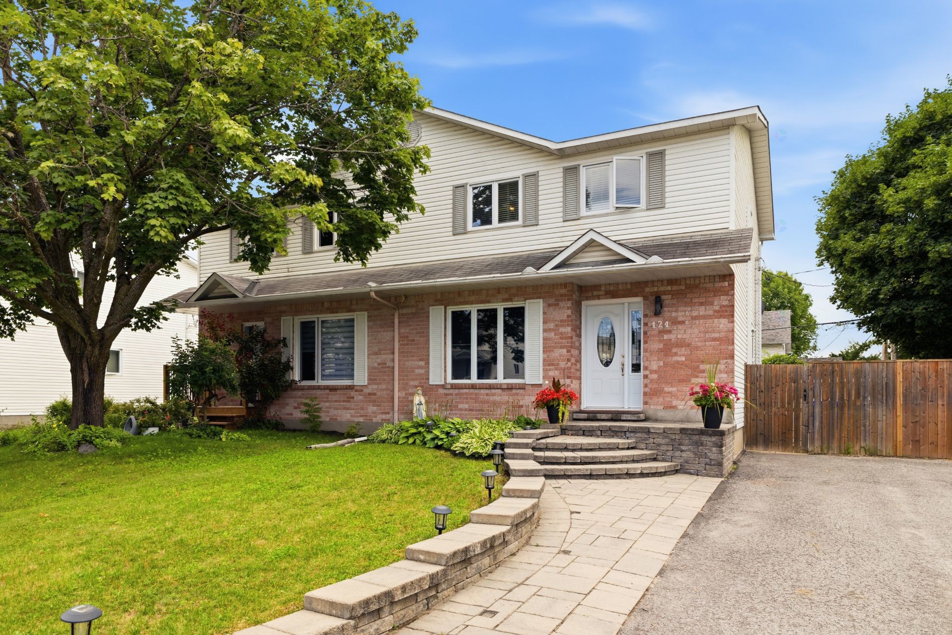 









424


Rue Jean-Perrin

,
Gatineau (Gatineau),




QC
J8V2R7

