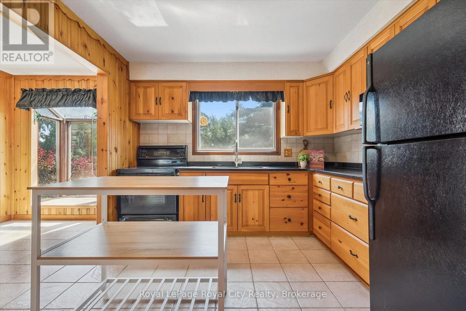 












85 SLEEMAN AVENUE

,
Guelph (Junction/Onward Willow),




Ontario
N1H6G5

