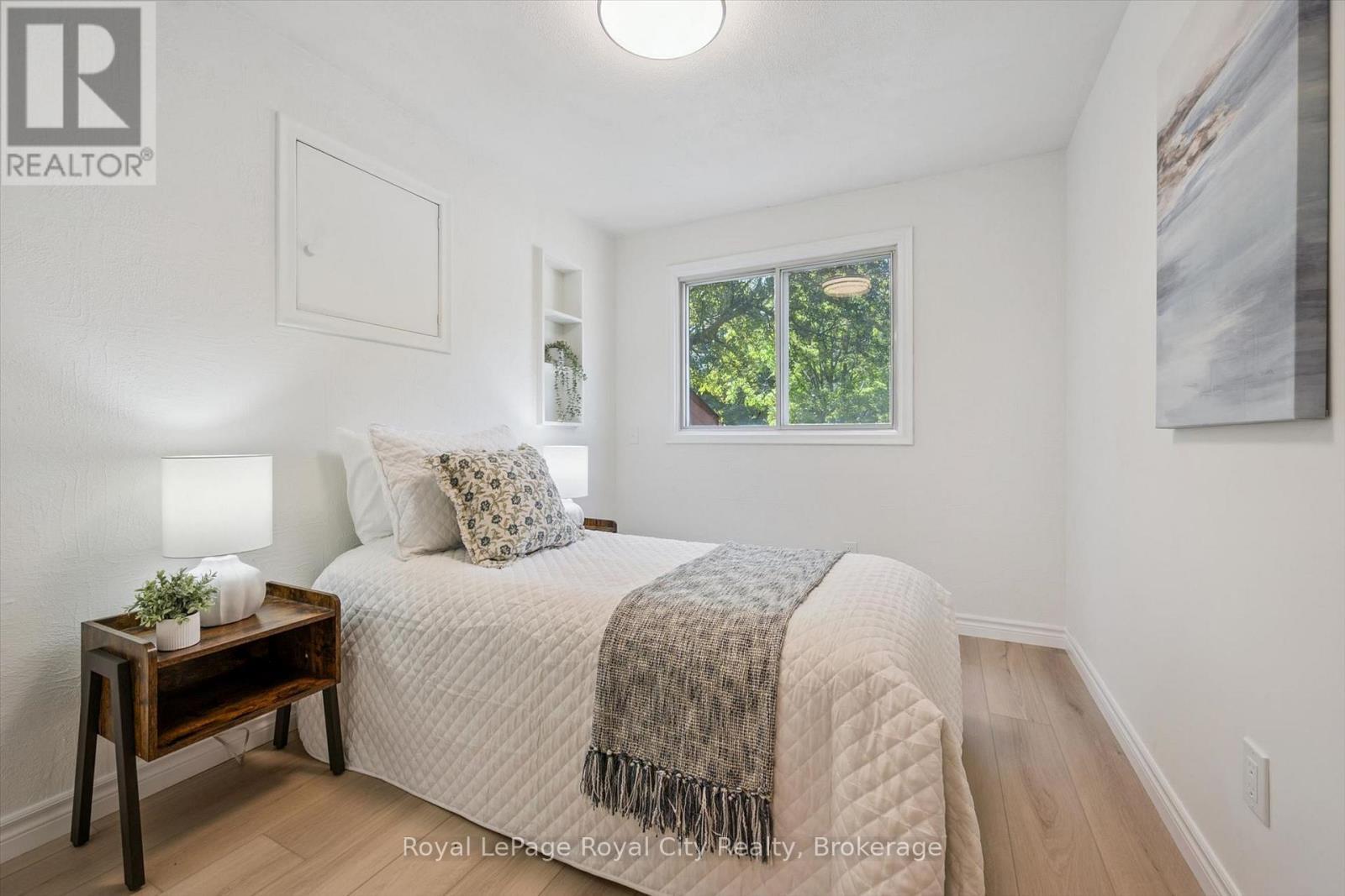 












85 SLEEMAN AVENUE

,
Guelph (Junction/Onward Willow),




Ontario
N1H6G5

