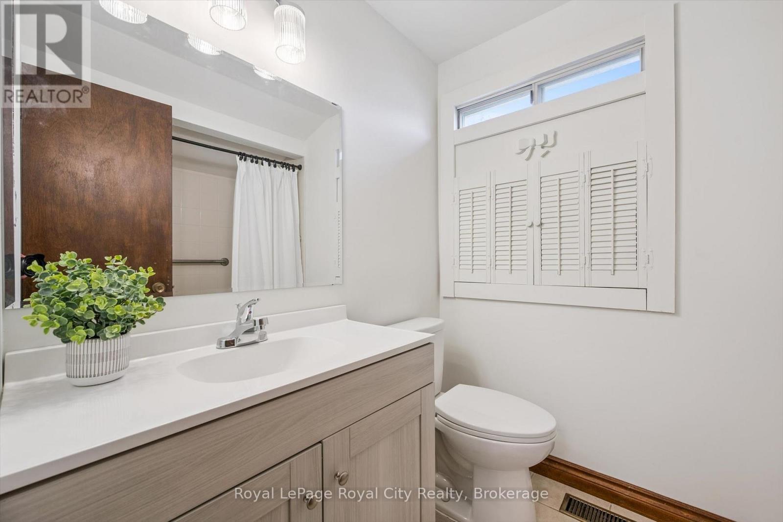












85 SLEEMAN AVENUE

,
Guelph (Junction/Onward Willow),




Ontario
N1H6G5

