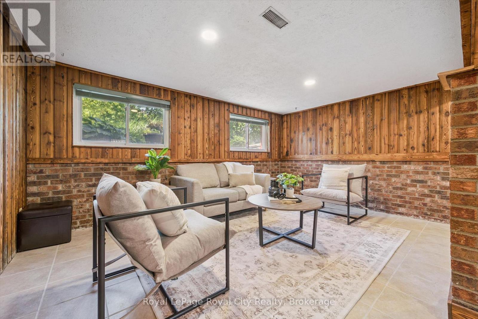 












85 SLEEMAN AVENUE

,
Guelph (Junction/Onward Willow),




Ontario
N1H6G5

