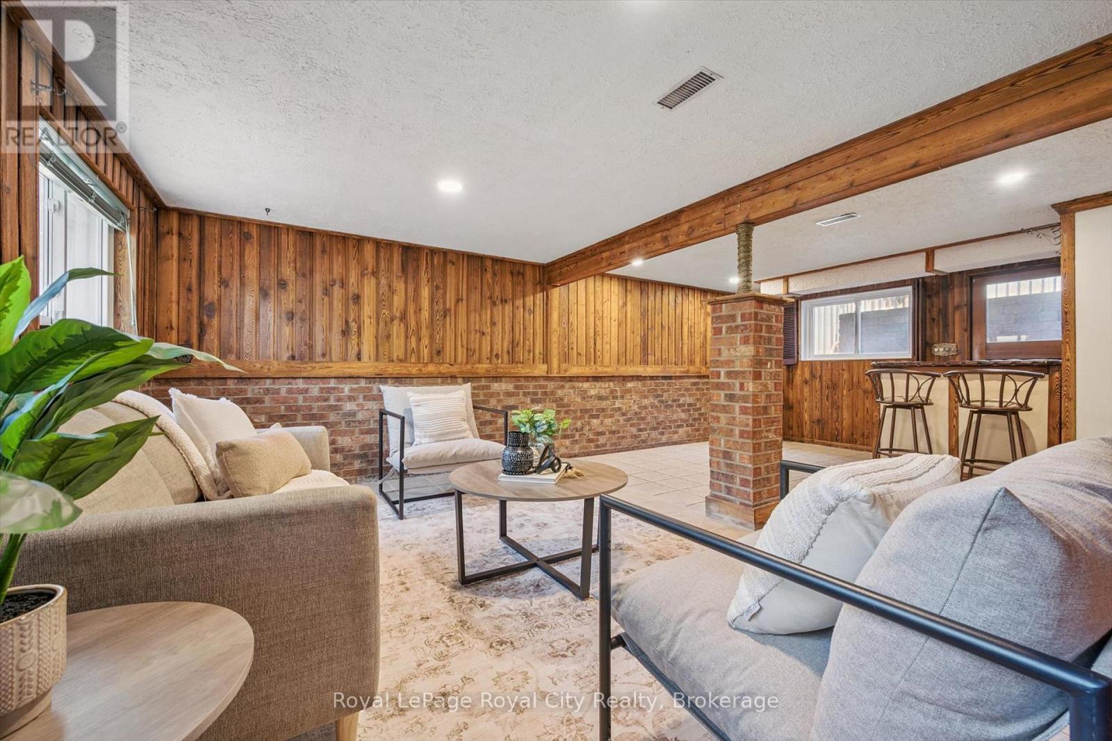 












85 SLEEMAN AVENUE

,
Guelph (Junction/Onward Willow),




Ontario
N1H6G5

