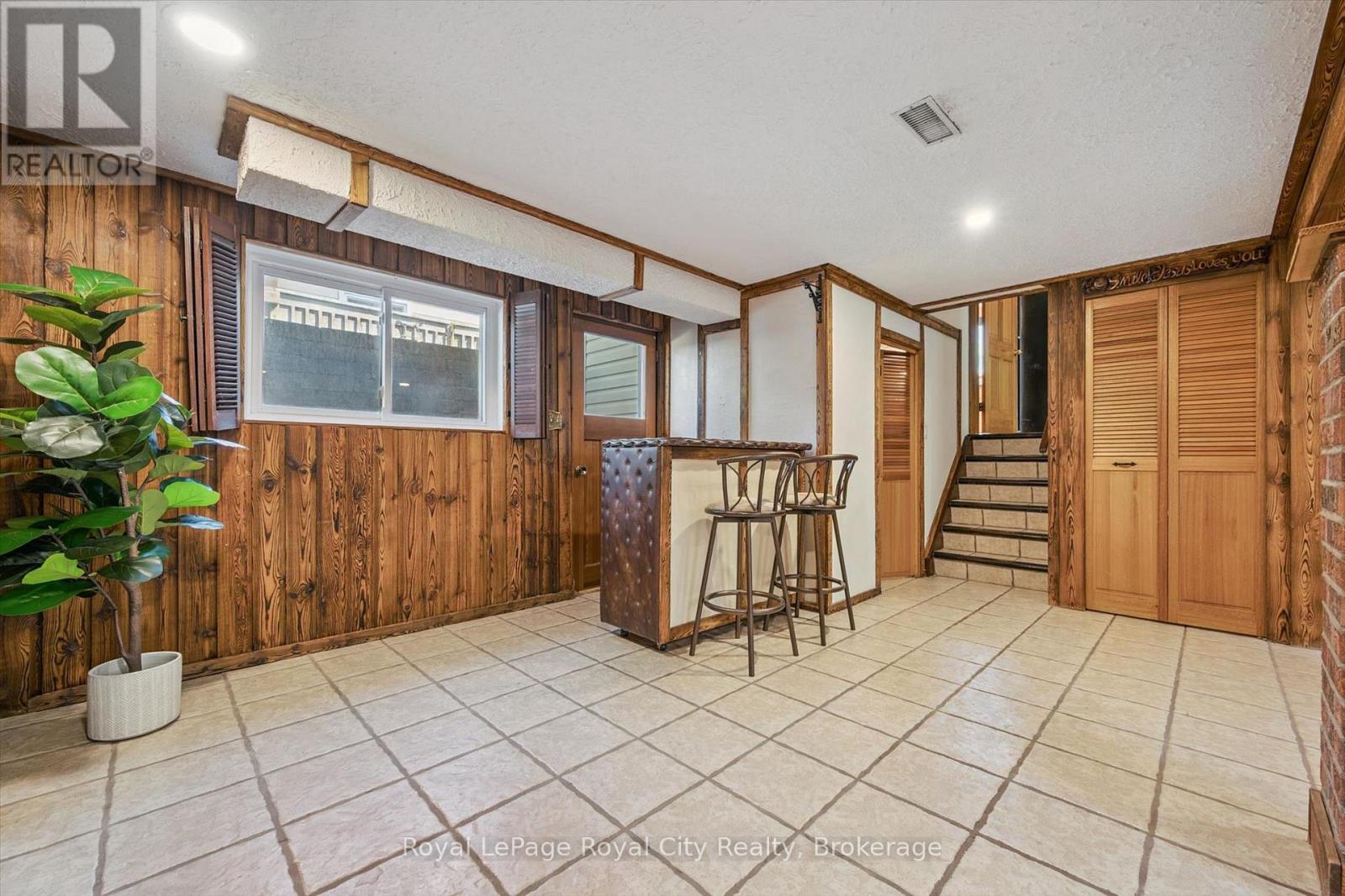 












85 SLEEMAN AVENUE

,
Guelph (Junction/Onward Willow),




Ontario
N1H6G5

