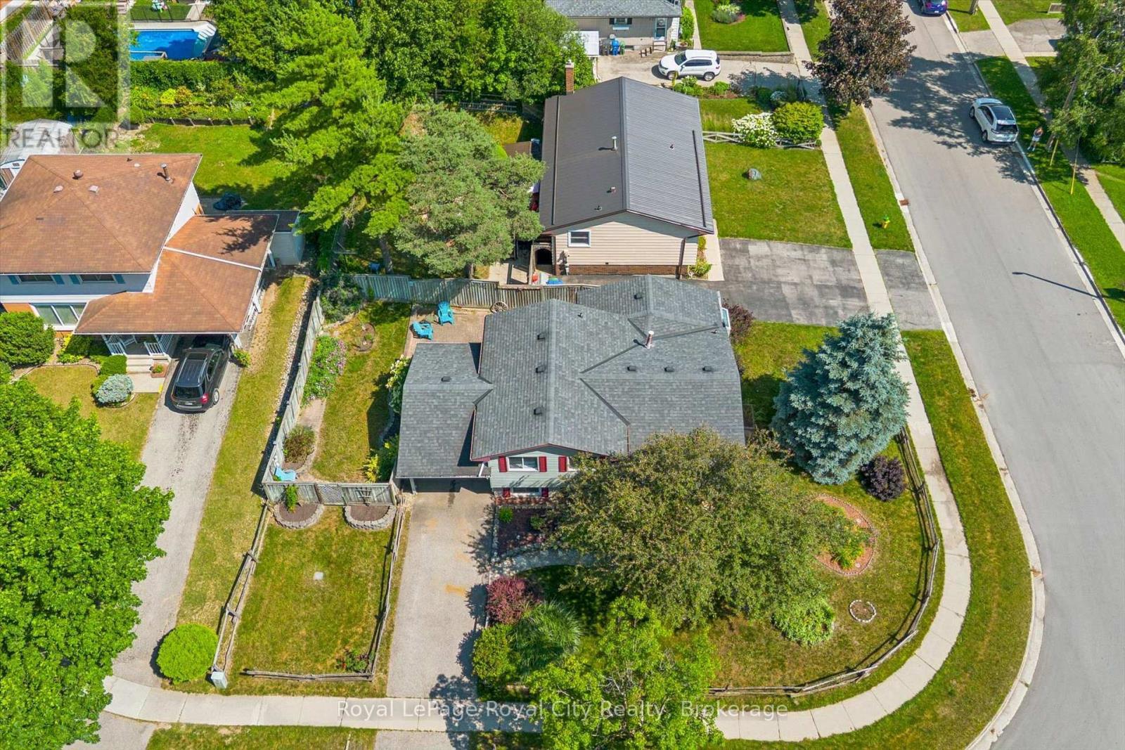 












85 SLEEMAN AVENUE

,
Guelph (Junction/Onward Willow),




Ontario
N1H6G5

