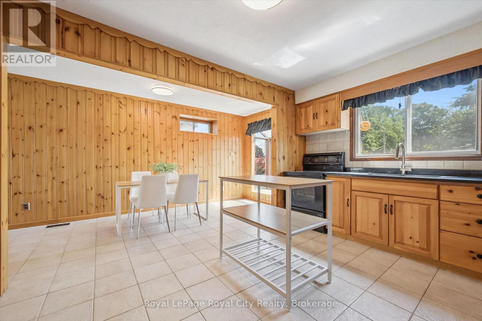 












85 SLEEMAN AVENUE

,
Guelph (Junction/Onward Willow),




Ontario
N1H6G5


