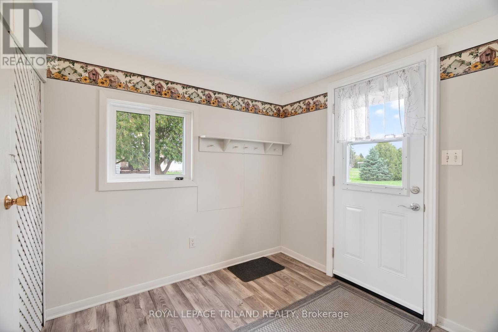 












64 WELLINGTON AVENUE

,
Southwest Middlesex (Appin),




Ontario
N0L1A0

