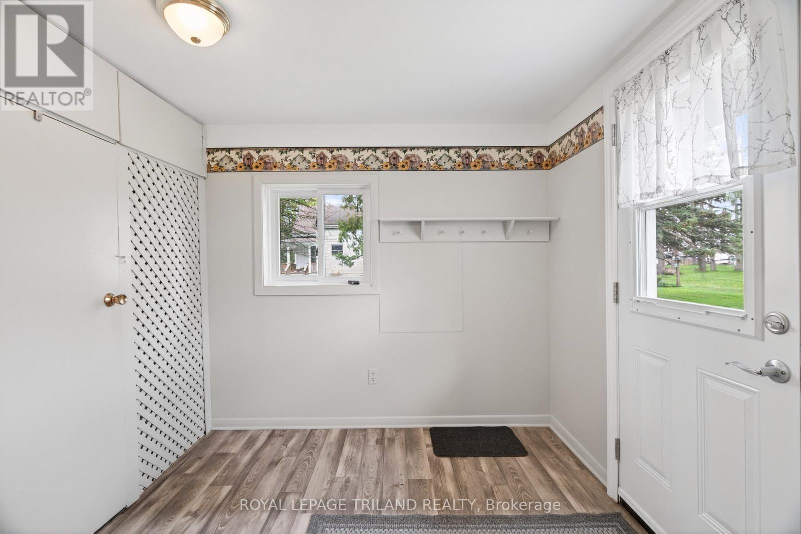 












64 WELLINGTON AVENUE

,
Southwest Middlesex (Appin),




Ontario
N0L1A0

