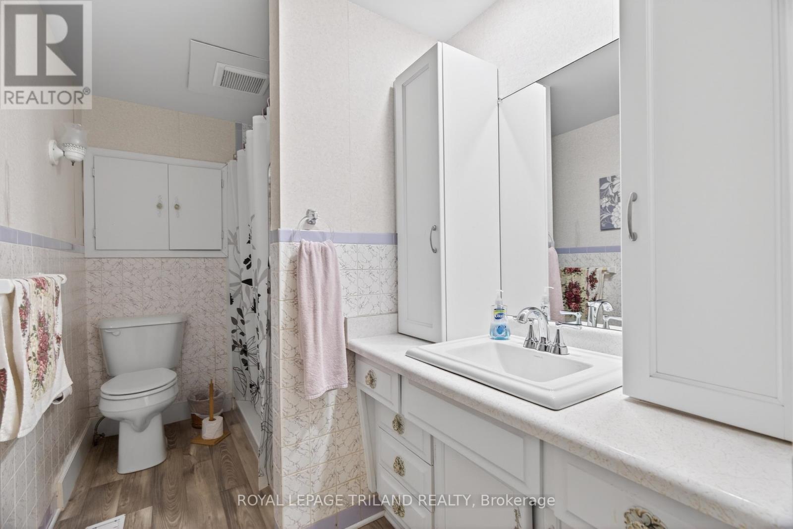 












64 WELLINGTON AVENUE

,
Southwest Middlesex (Appin),




Ontario
N0L1A0

