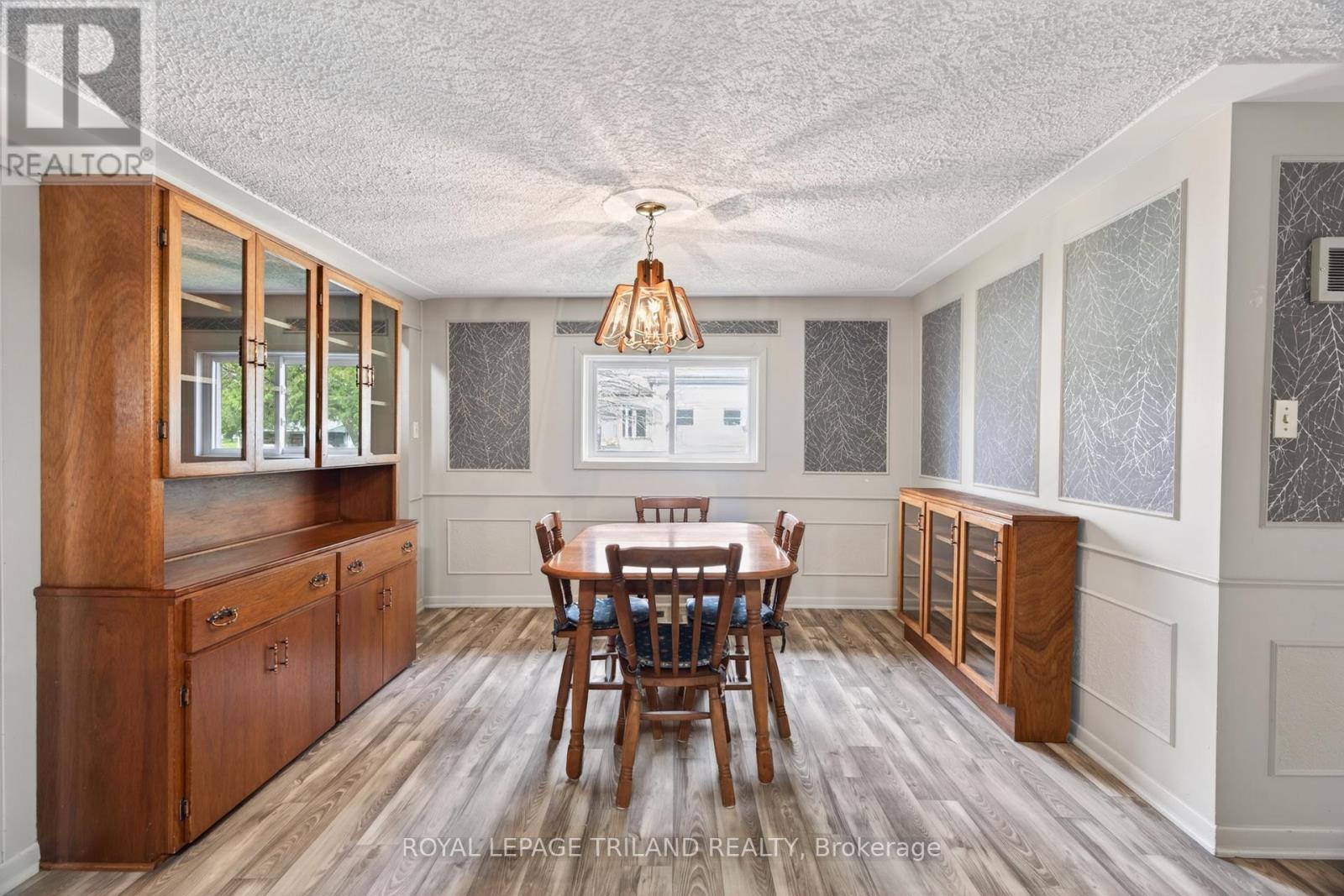 












64 WELLINGTON AVENUE

,
Southwest Middlesex (Appin),




Ontario
N0L1A0

