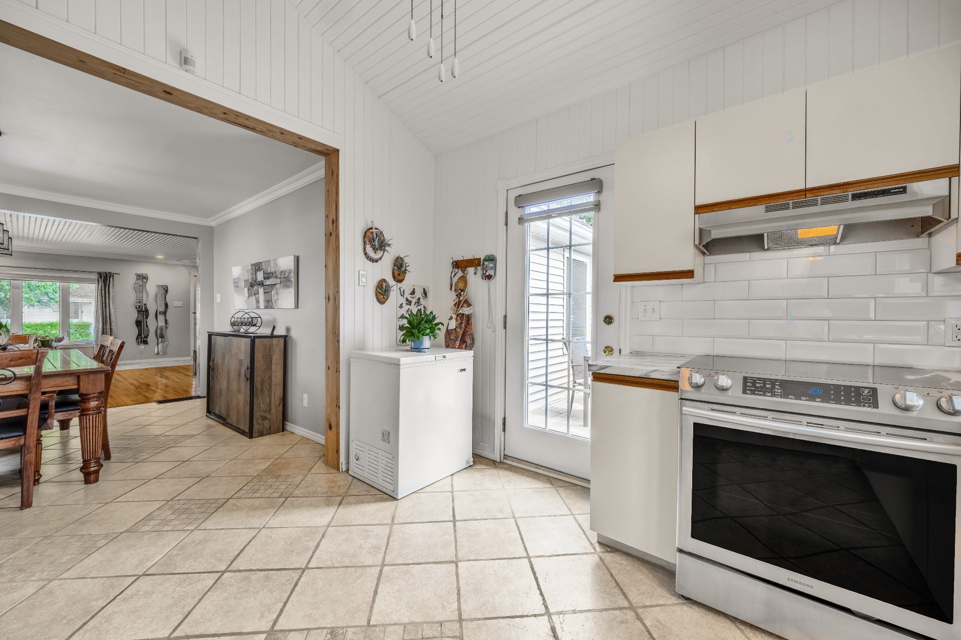 









328


Av. des Vétérans

,
Montréal-Est,




QC
H1B5B7

