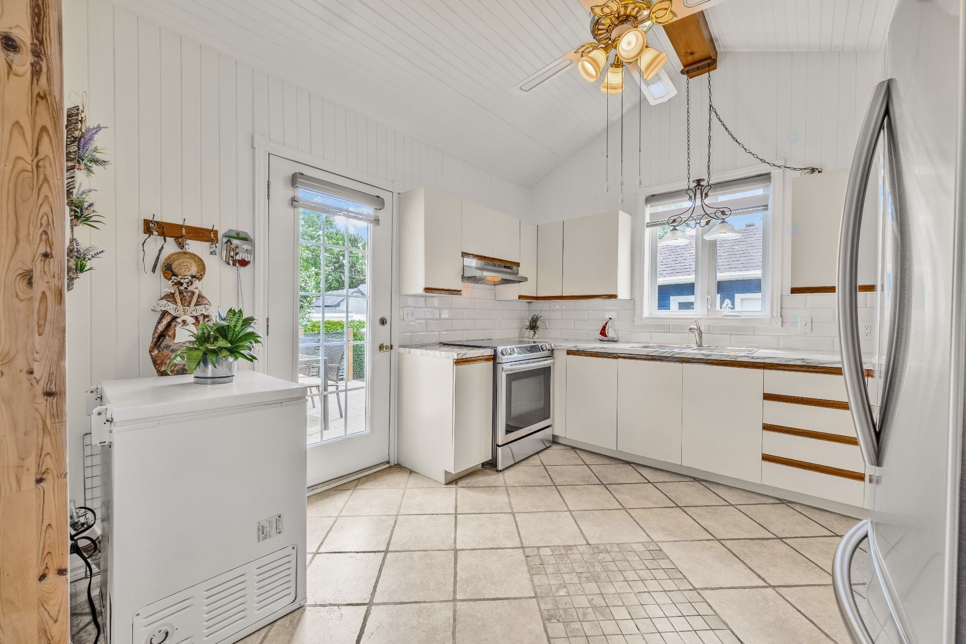 









328


Av. des Vétérans

,
Montréal-Est,




QC
H1B5B7

