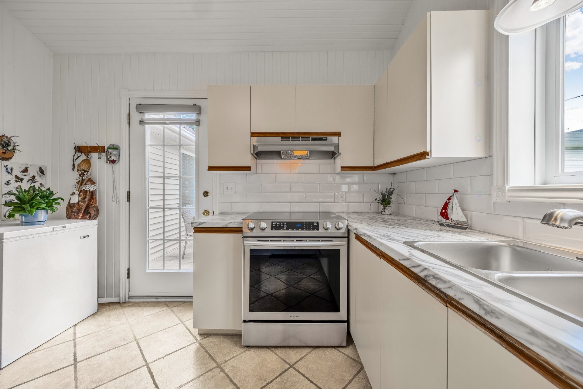 









328


Av. des Vétérans

,
Montréal-Est,




QC
H1B5B7

