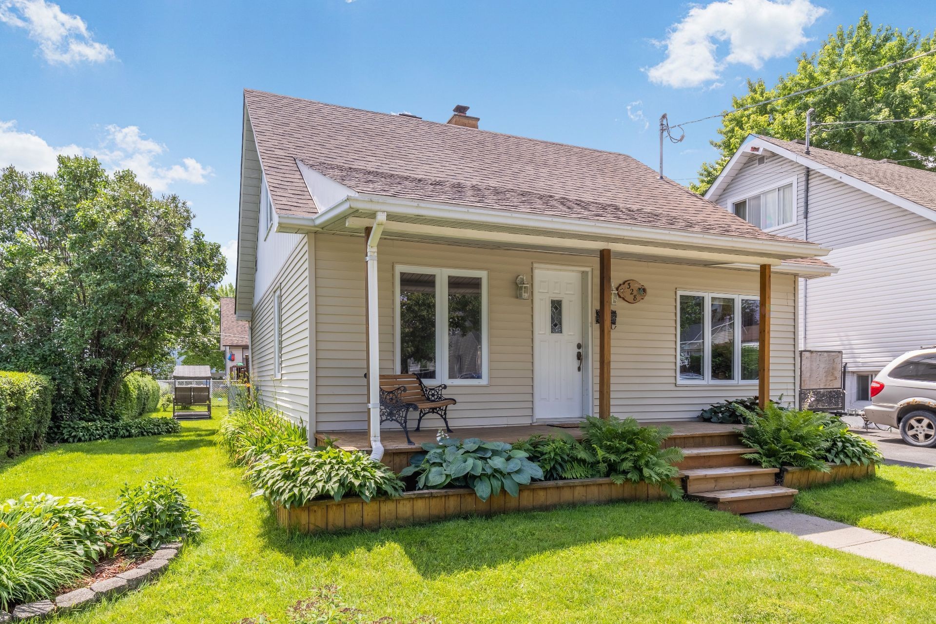 









328


Av. des Vétérans

,
Montréal-Est,




QC
H1B5B7

